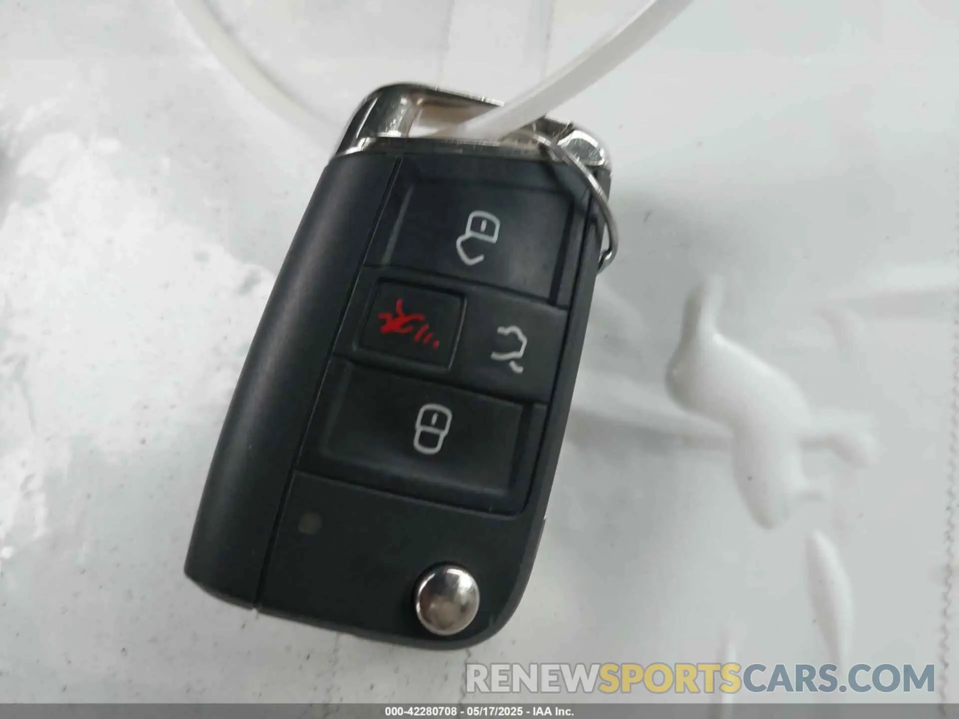 11 Photograph of a damaged car 3VV3B7AX6LM182754 VOLKSWAGEN TIGUAN 2020