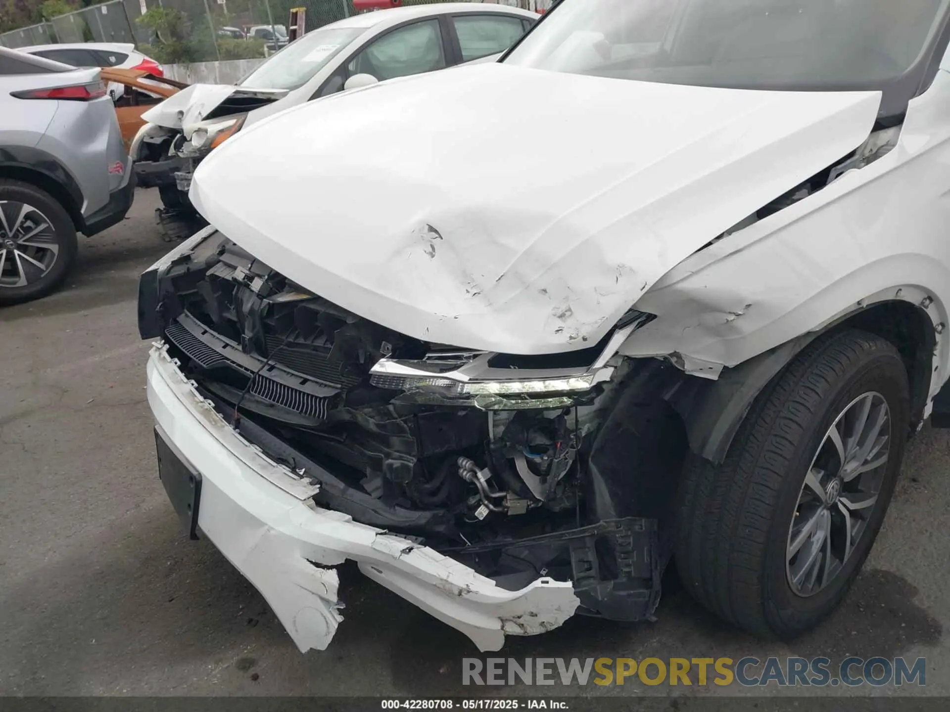6 Photograph of a damaged car 3VV3B7AX6LM182754 VOLKSWAGEN TIGUAN 2020