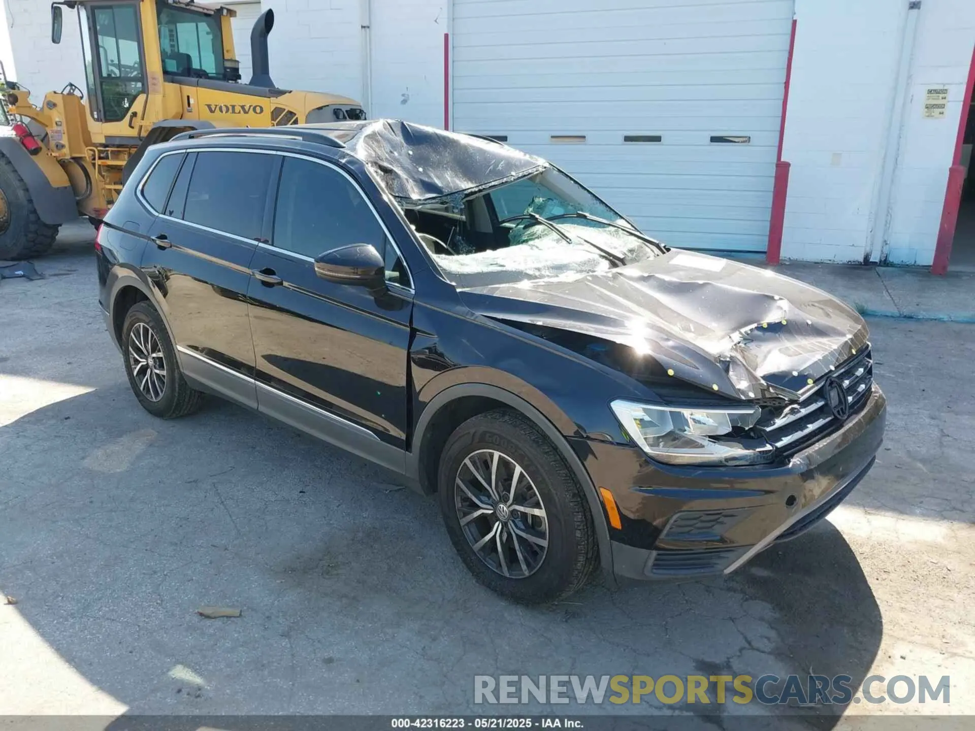 1 Photograph of a damaged car 3VV3B7AX7LM035567 VOLKSWAGEN TIGUAN 2020
