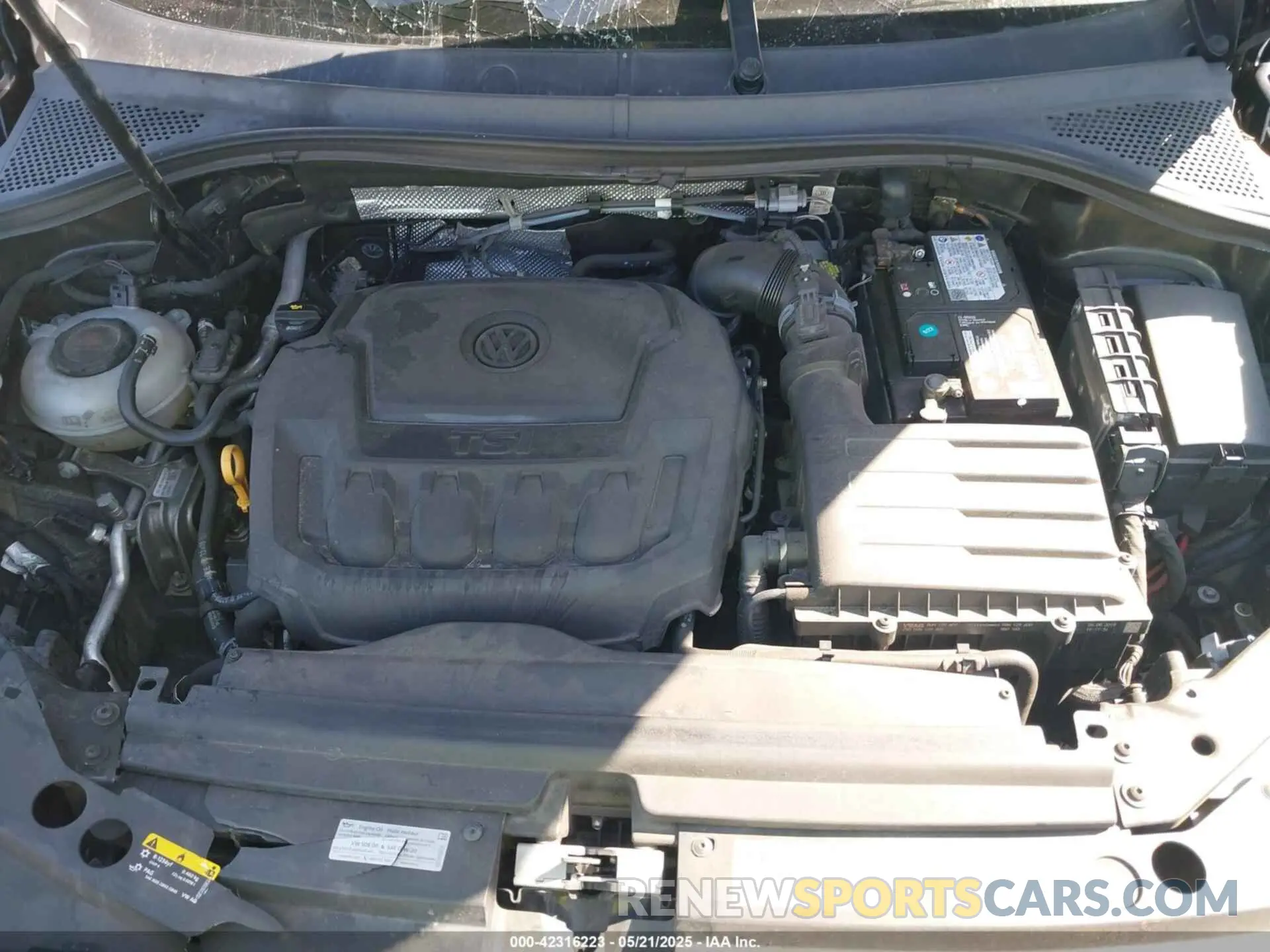 10 Photograph of a damaged car 3VV3B7AX7LM035567 VOLKSWAGEN TIGUAN 2020