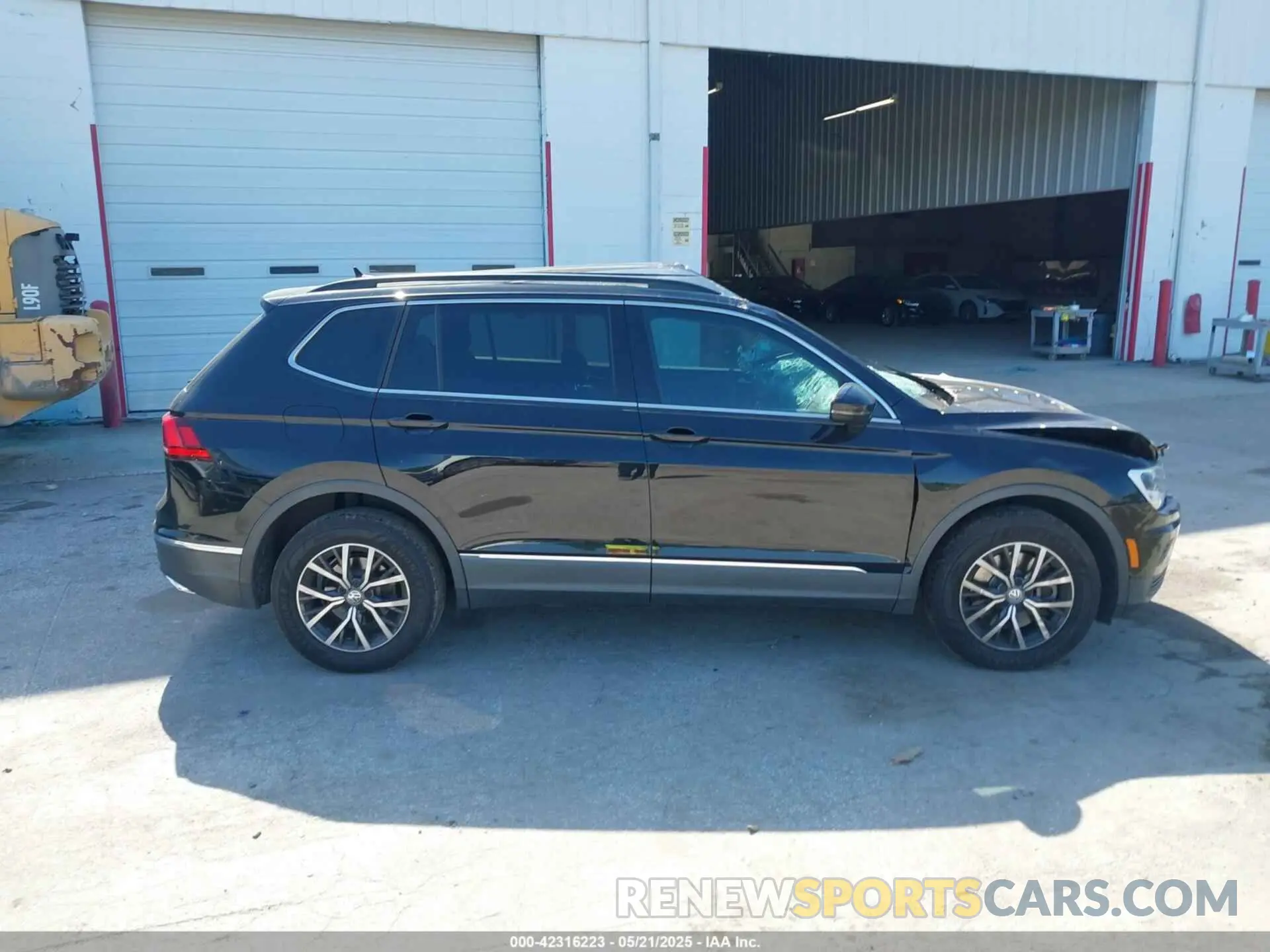 13 Photograph of a damaged car 3VV3B7AX7LM035567 VOLKSWAGEN TIGUAN 2020
