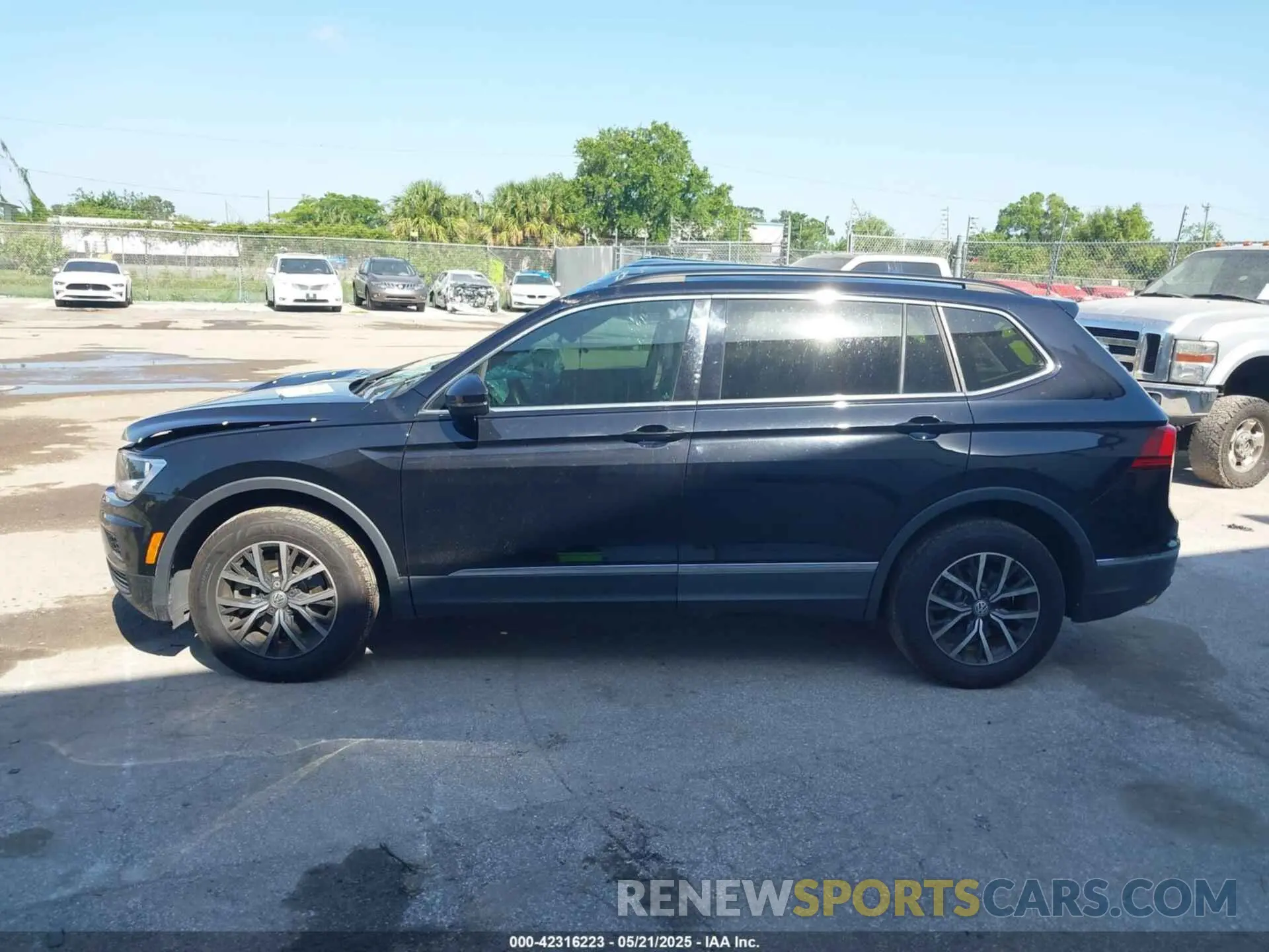 14 Photograph of a damaged car 3VV3B7AX7LM035567 VOLKSWAGEN TIGUAN 2020