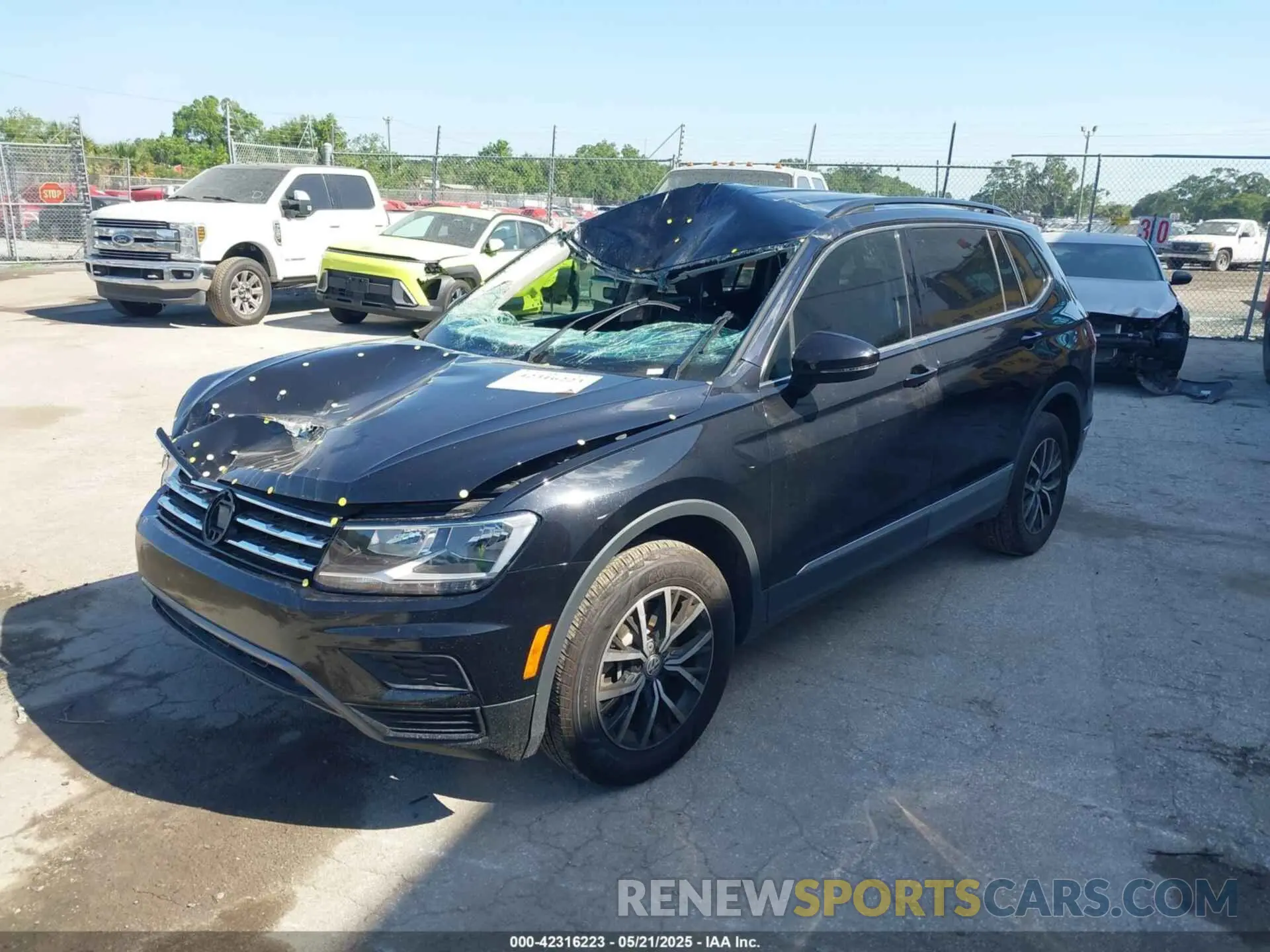 2 Photograph of a damaged car 3VV3B7AX7LM035567 VOLKSWAGEN TIGUAN 2020