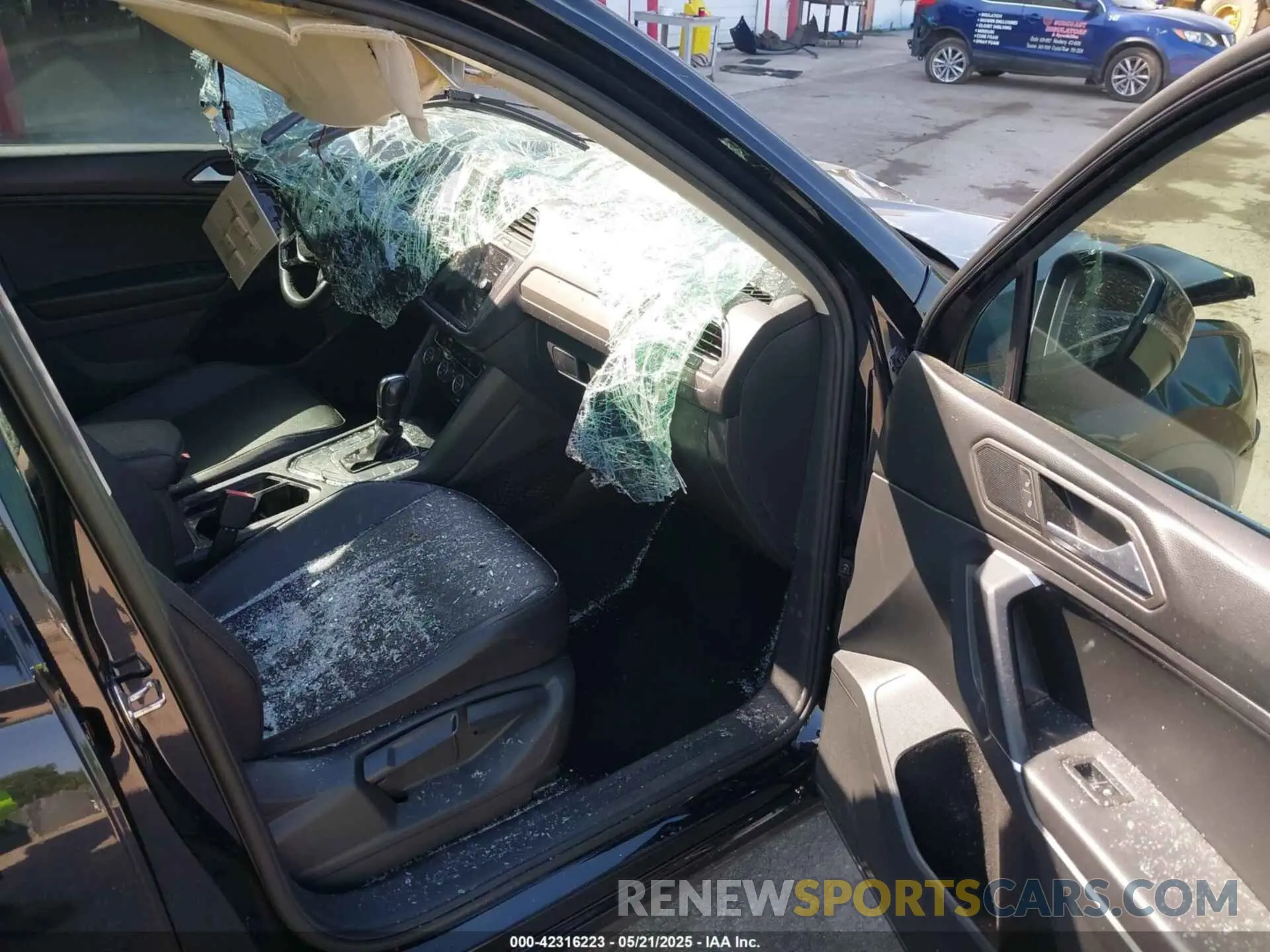 5 Photograph of a damaged car 3VV3B7AX7LM035567 VOLKSWAGEN TIGUAN 2020