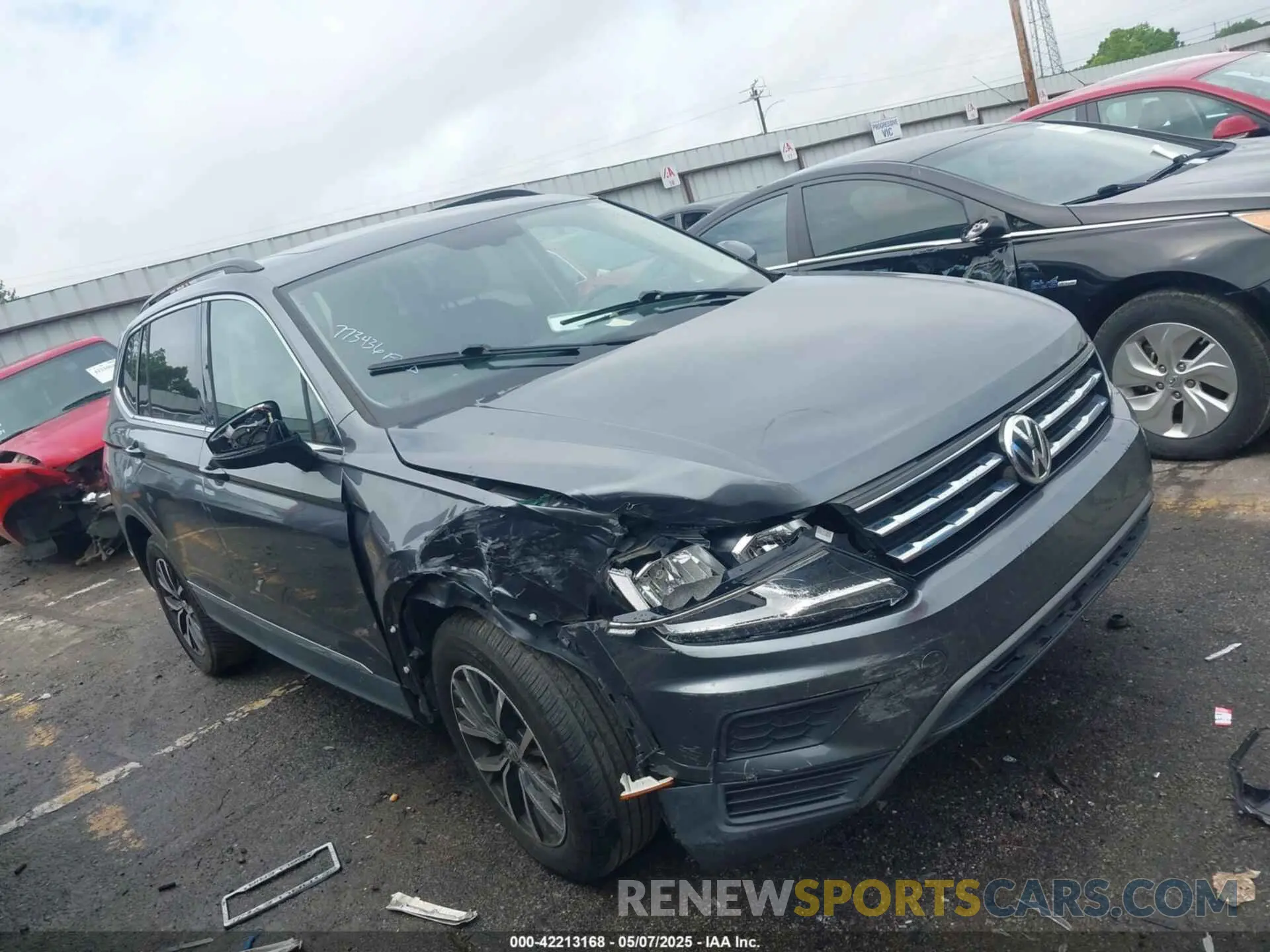 1 Photograph of a damaged car 3VV3B7AX7LM045239 VOLKSWAGEN TIGUAN 2020
