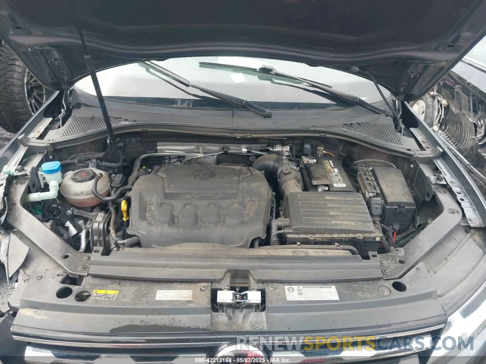 10 Photograph of a damaged car 3VV3B7AX7LM045239 VOLKSWAGEN TIGUAN 2020