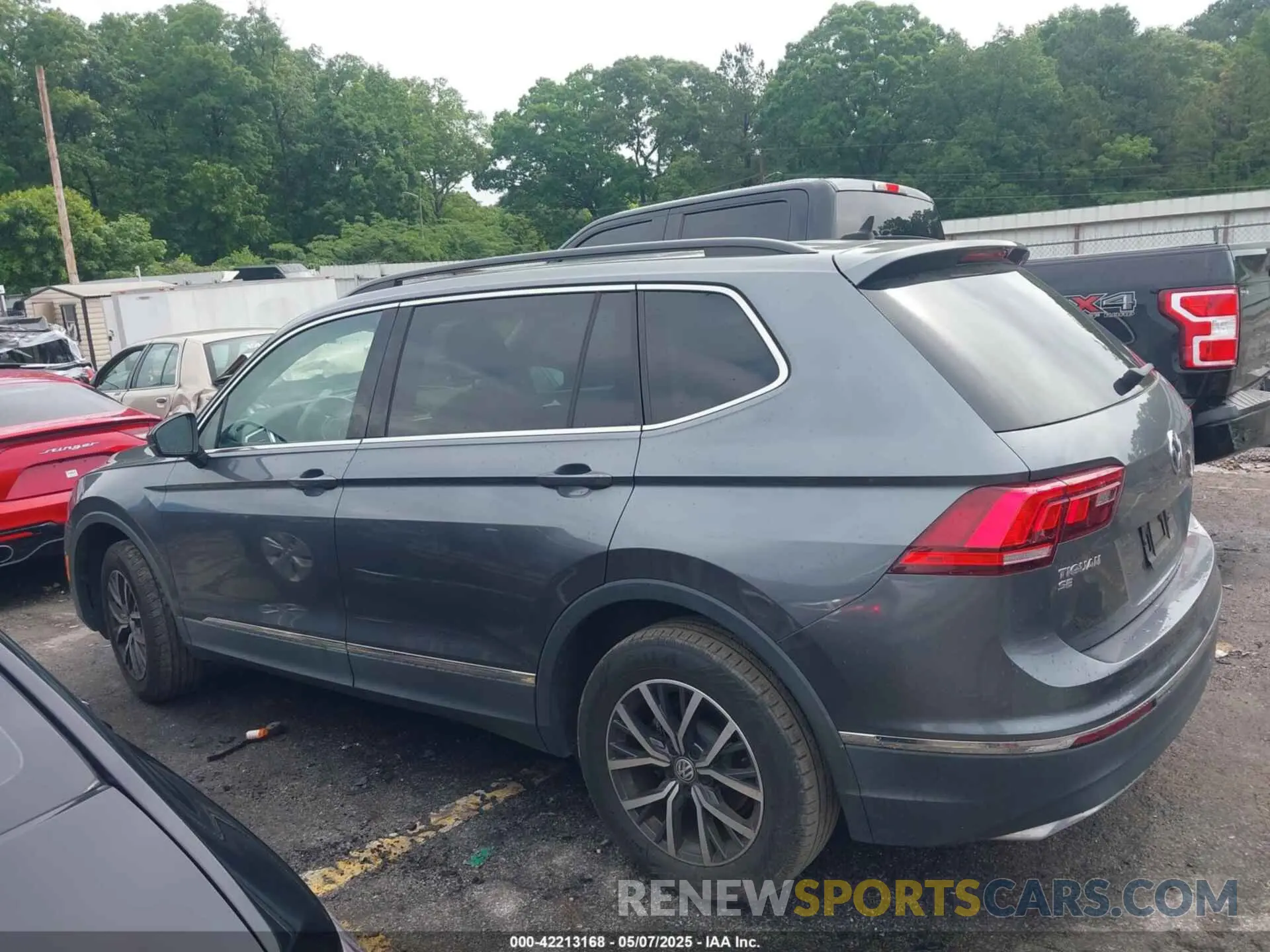 14 Photograph of a damaged car 3VV3B7AX7LM045239 VOLKSWAGEN TIGUAN 2020