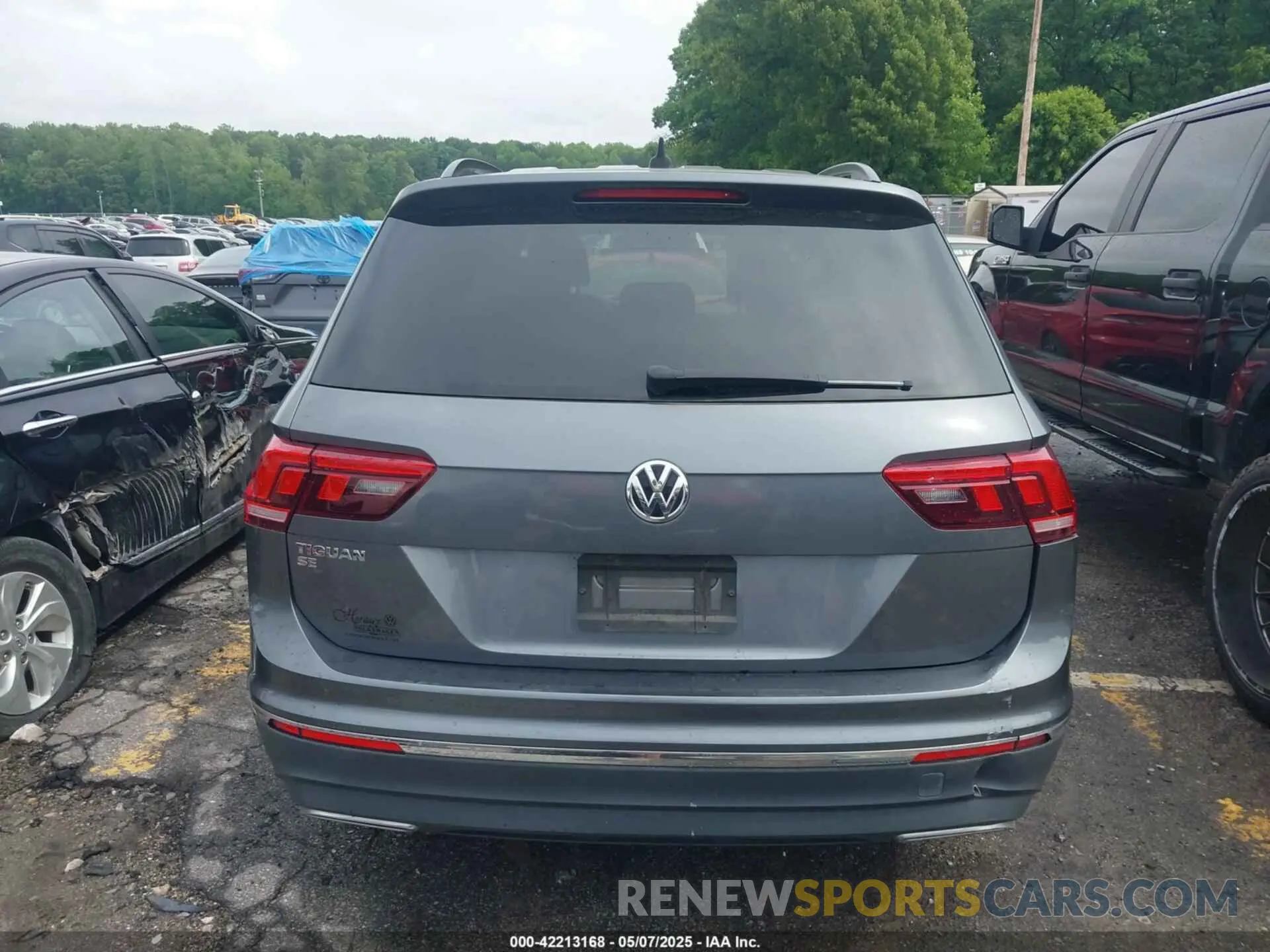 16 Photograph of a damaged car 3VV3B7AX7LM045239 VOLKSWAGEN TIGUAN 2020