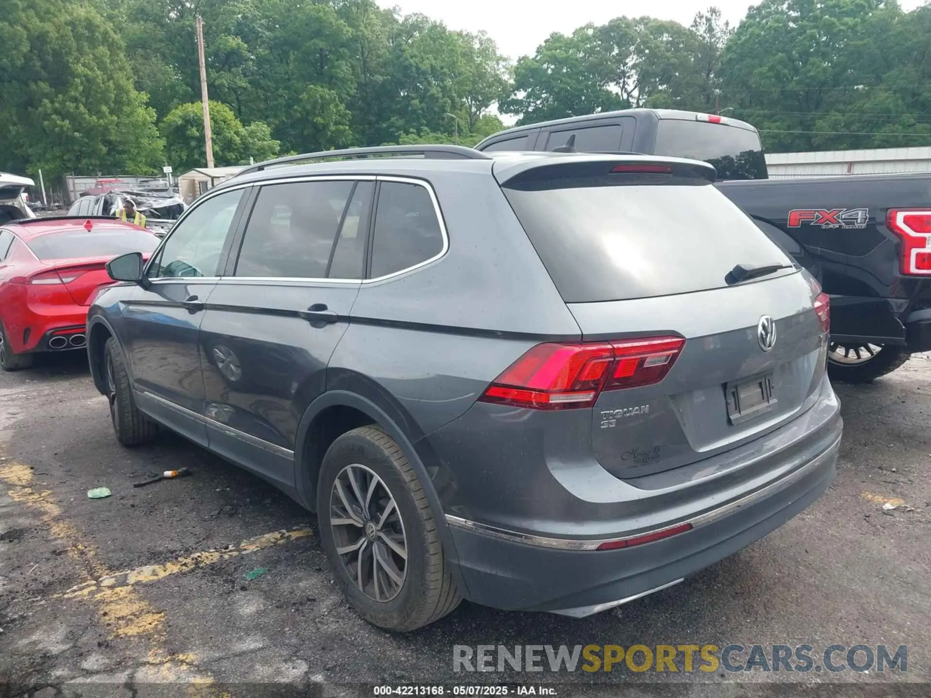 3 Photograph of a damaged car 3VV3B7AX7LM045239 VOLKSWAGEN TIGUAN 2020