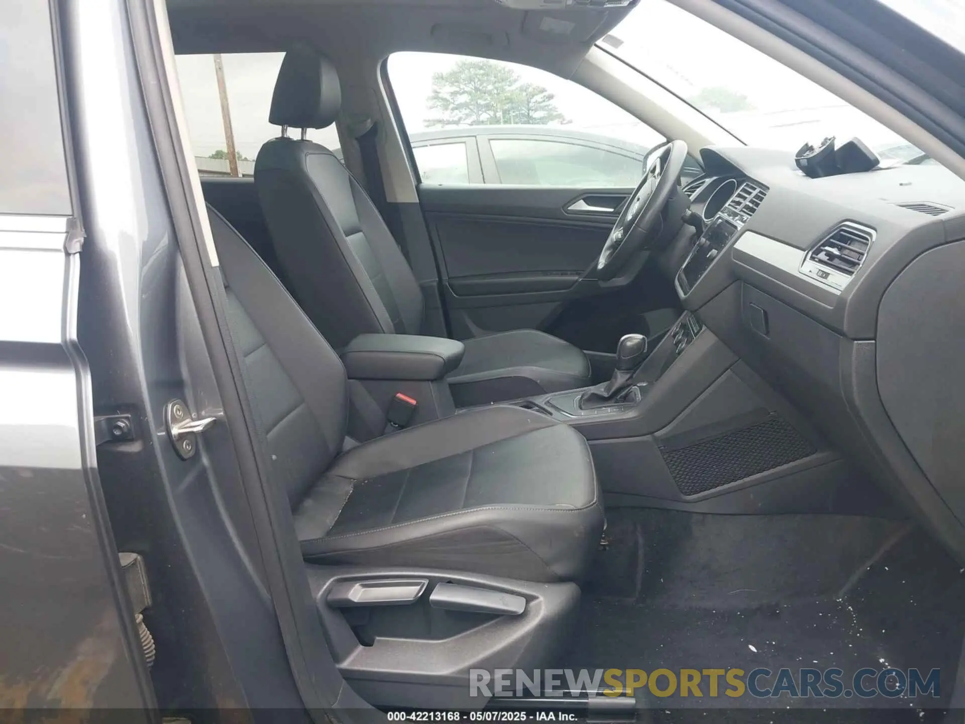 5 Photograph of a damaged car 3VV3B7AX7LM045239 VOLKSWAGEN TIGUAN 2020