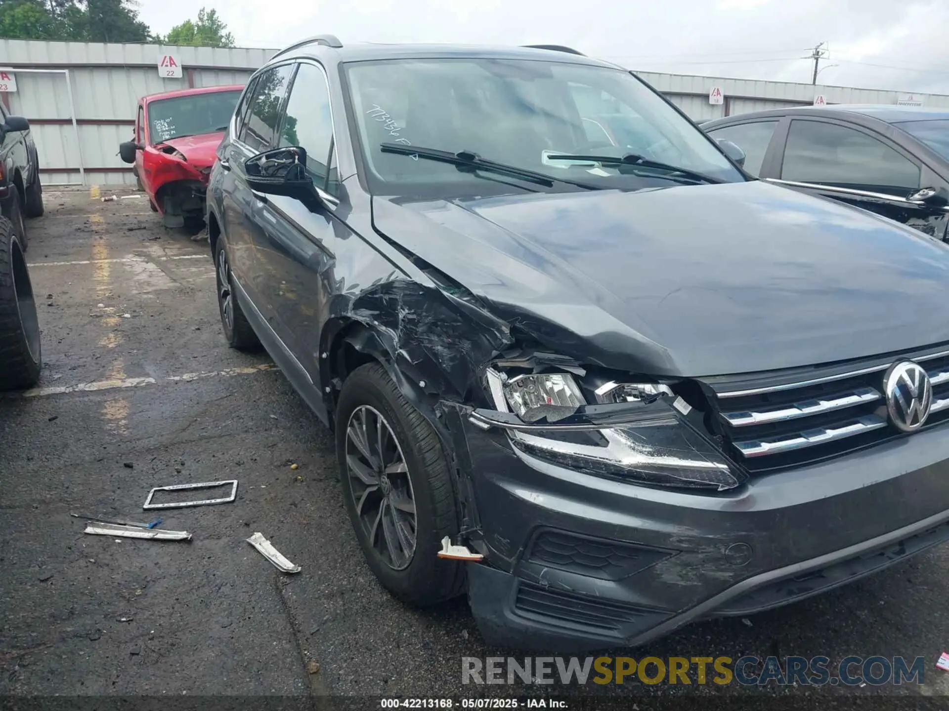 6 Photograph of a damaged car 3VV3B7AX7LM045239 VOLKSWAGEN TIGUAN 2020