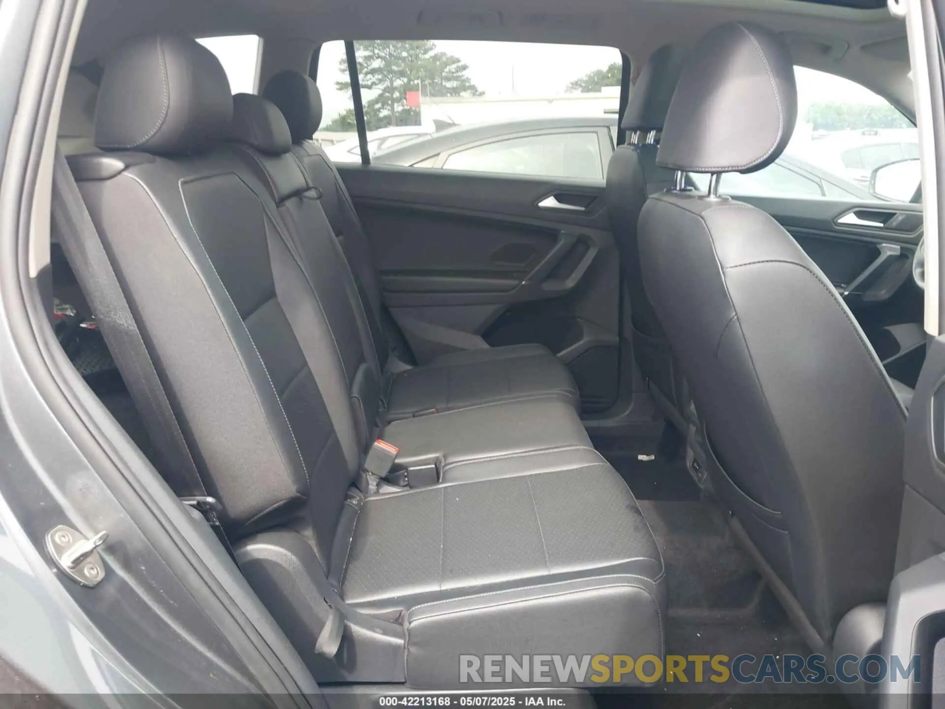 8 Photograph of a damaged car 3VV3B7AX7LM045239 VOLKSWAGEN TIGUAN 2020