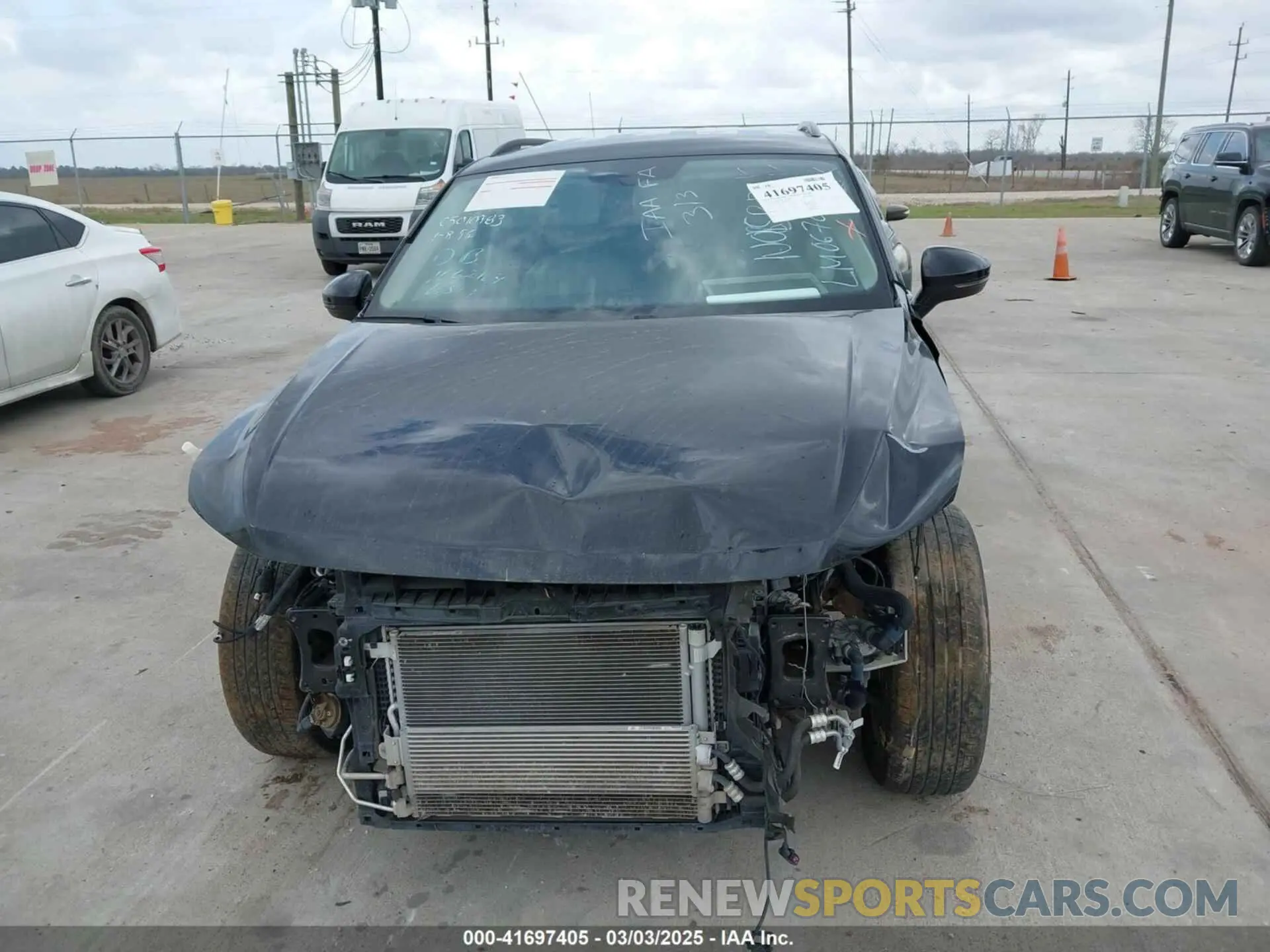 6 Photograph of a damaged car 3VV3B7AX7LM067046 VOLKSWAGEN TIGUAN 2020