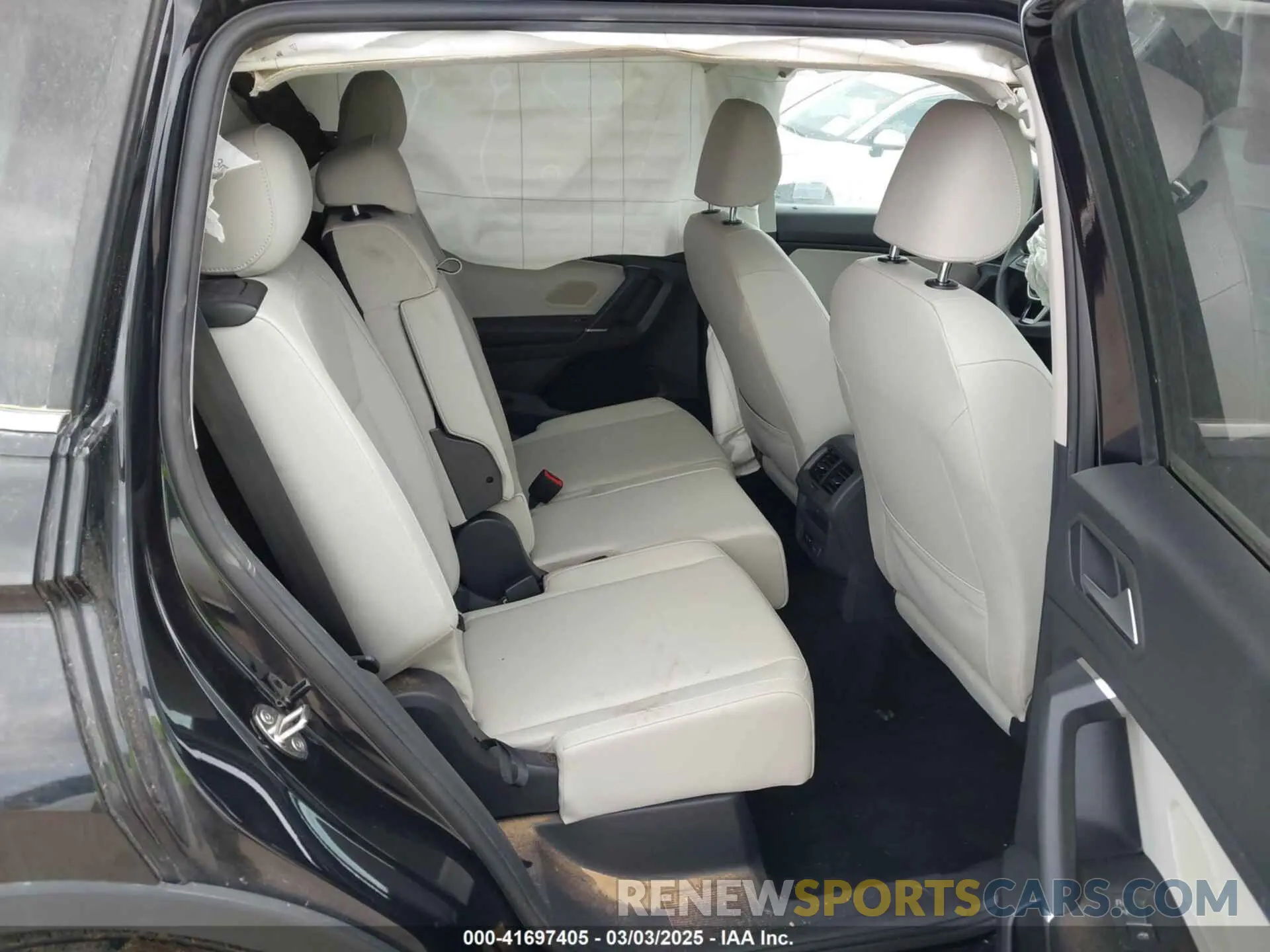 8 Photograph of a damaged car 3VV3B7AX7LM067046 VOLKSWAGEN TIGUAN 2020