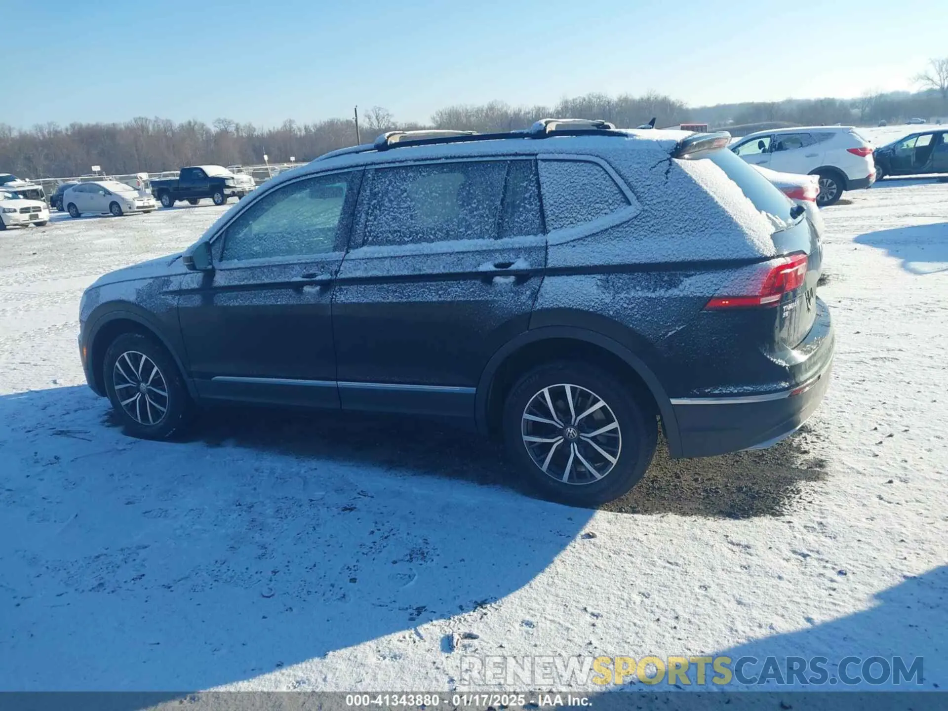 14 Photograph of a damaged car 3VV3B7AX7LM091718 VOLKSWAGEN TIGUAN 2020