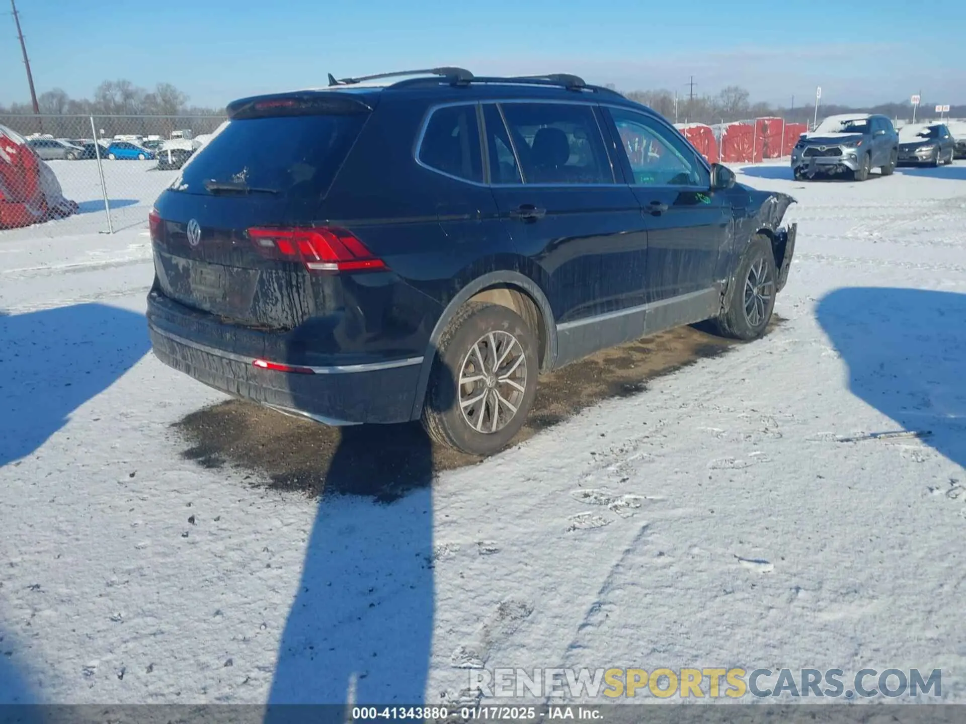 4 Photograph of a damaged car 3VV3B7AX7LM091718 VOLKSWAGEN TIGUAN 2020