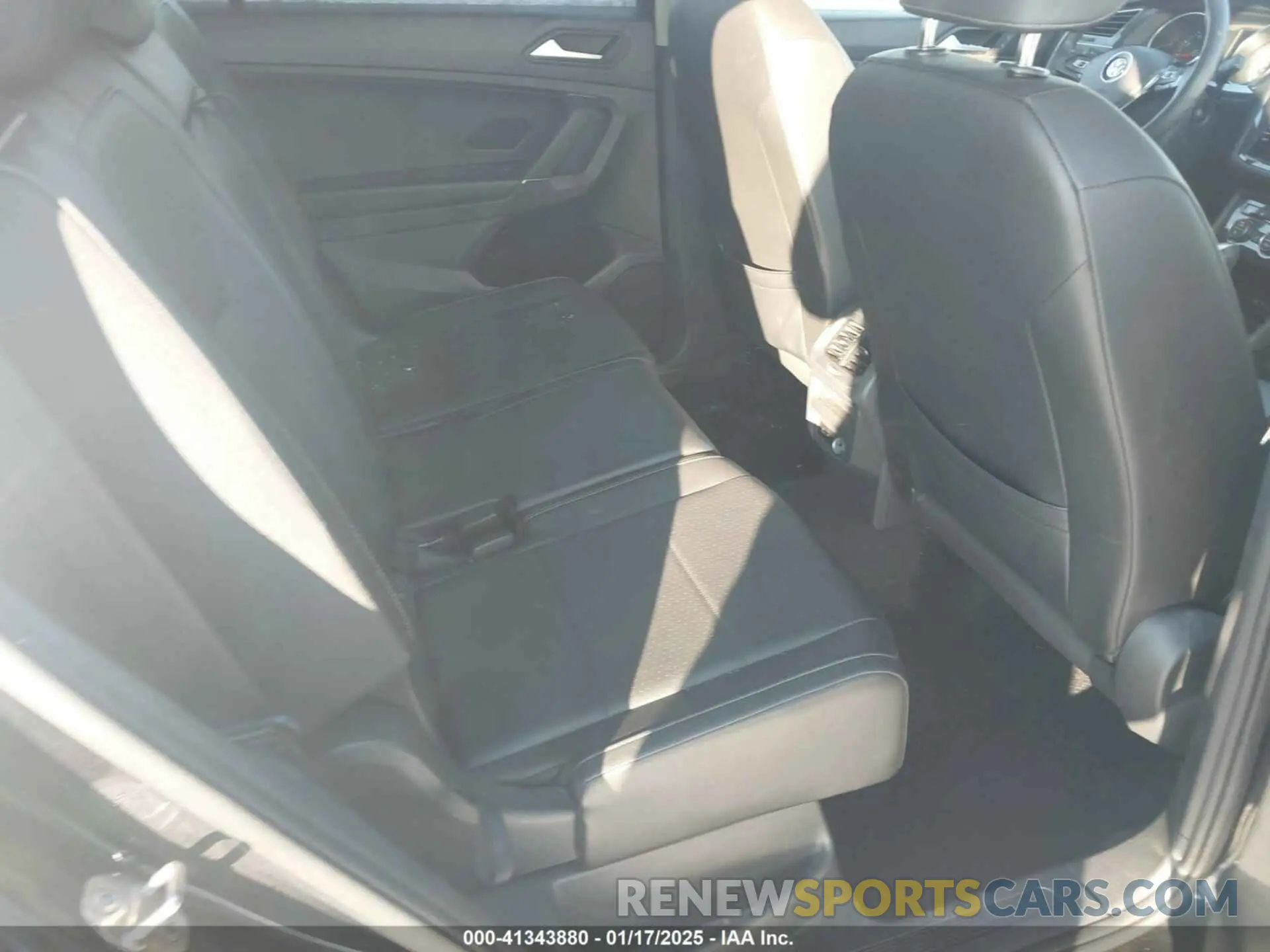 8 Photograph of a damaged car 3VV3B7AX7LM091718 VOLKSWAGEN TIGUAN 2020