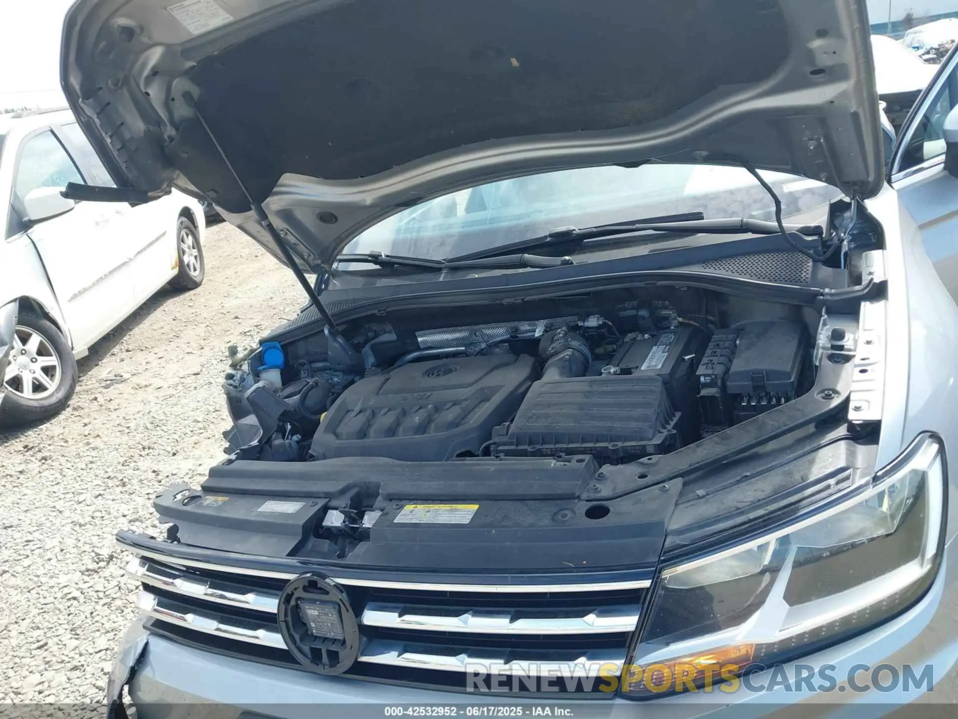 10 Photograph of a damaged car 3VV3B7AX7LM144742 VOLKSWAGEN TIGUAN 2020