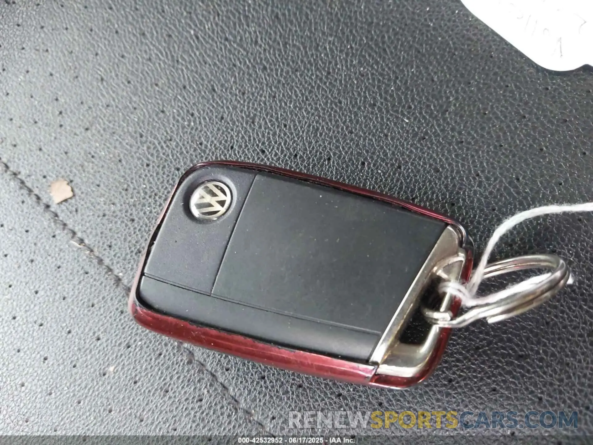 11 Photograph of a damaged car 3VV3B7AX7LM144742 VOLKSWAGEN TIGUAN 2020