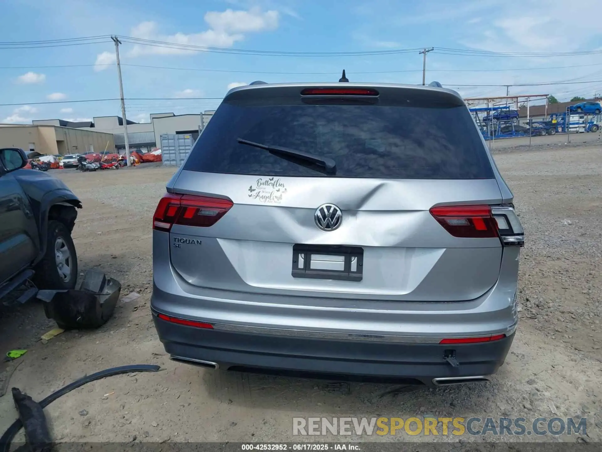 16 Photograph of a damaged car 3VV3B7AX7LM144742 VOLKSWAGEN TIGUAN 2020