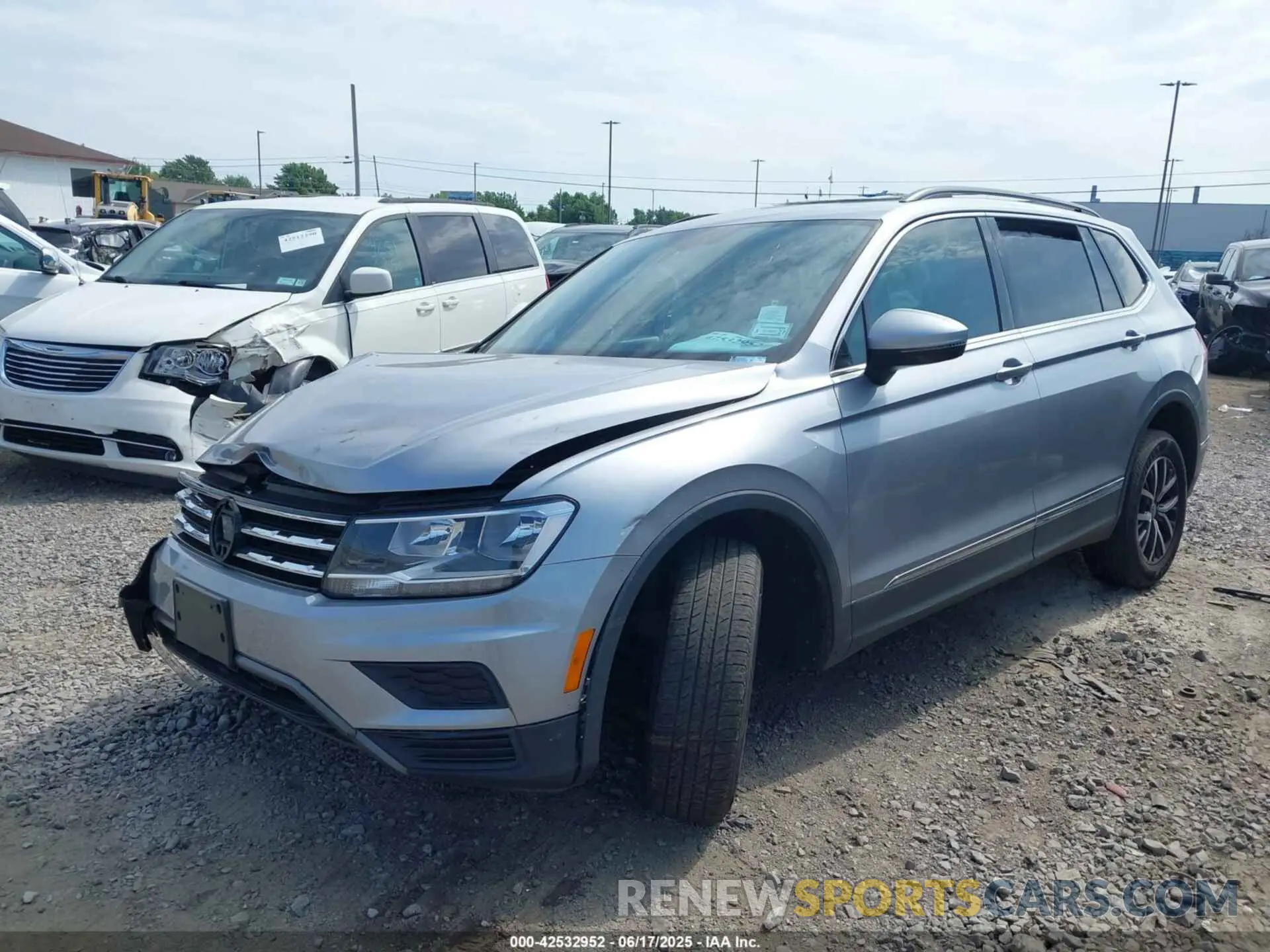 2 Photograph of a damaged car 3VV3B7AX7LM144742 VOLKSWAGEN TIGUAN 2020