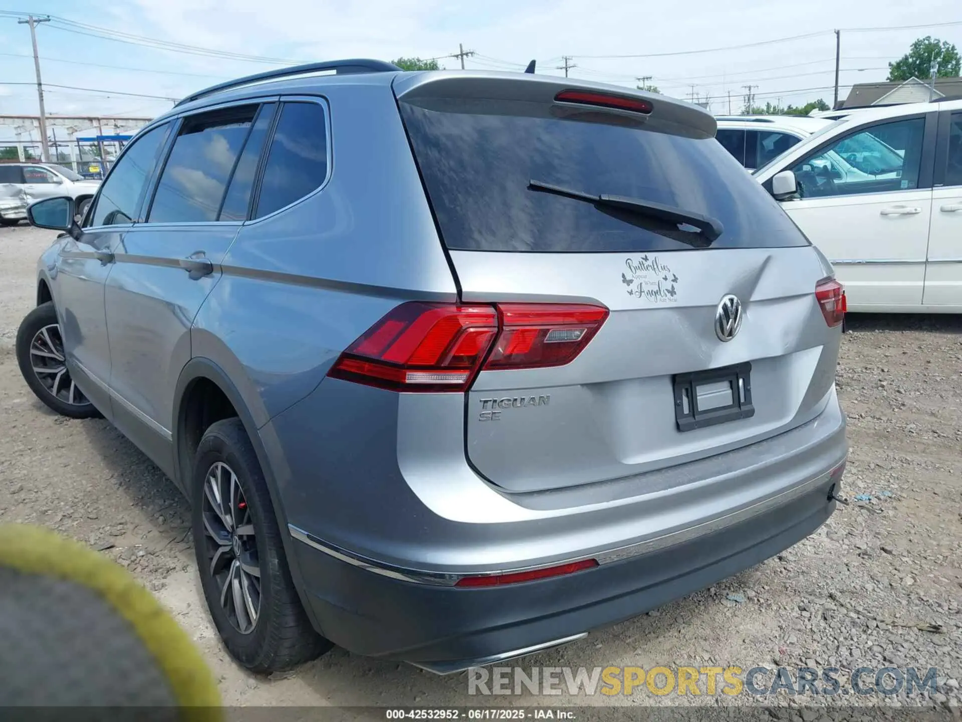 3 Photograph of a damaged car 3VV3B7AX7LM144742 VOLKSWAGEN TIGUAN 2020