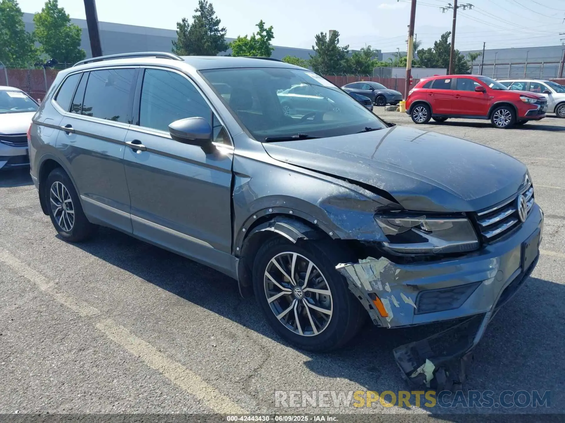 1 Photograph of a damaged car 3VV3B7AX8LM021631 VOLKSWAGEN TIGUAN 2020