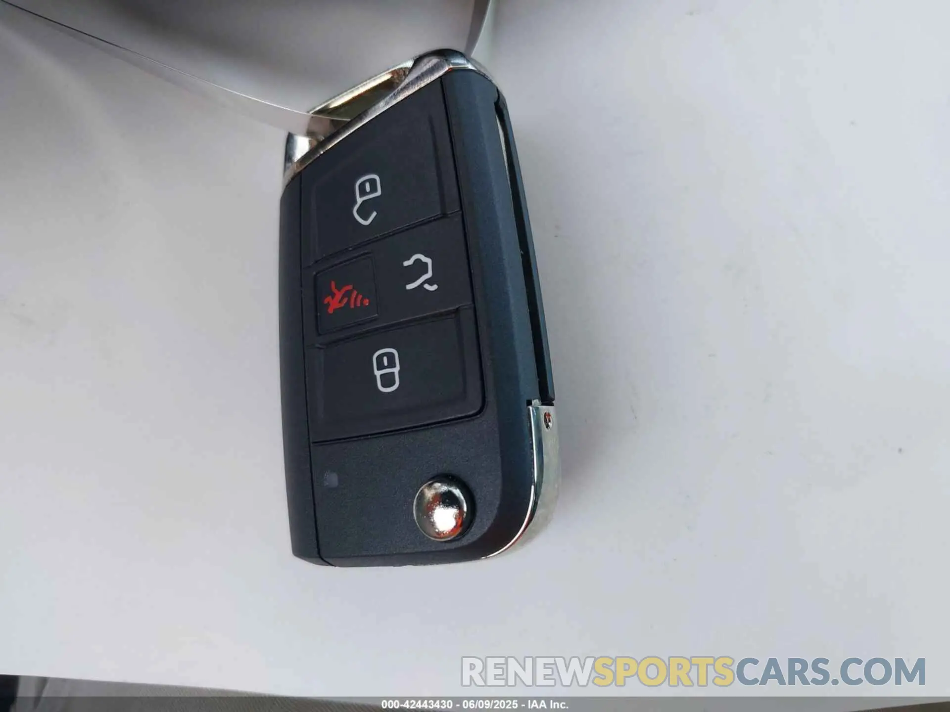 11 Photograph of a damaged car 3VV3B7AX8LM021631 VOLKSWAGEN TIGUAN 2020