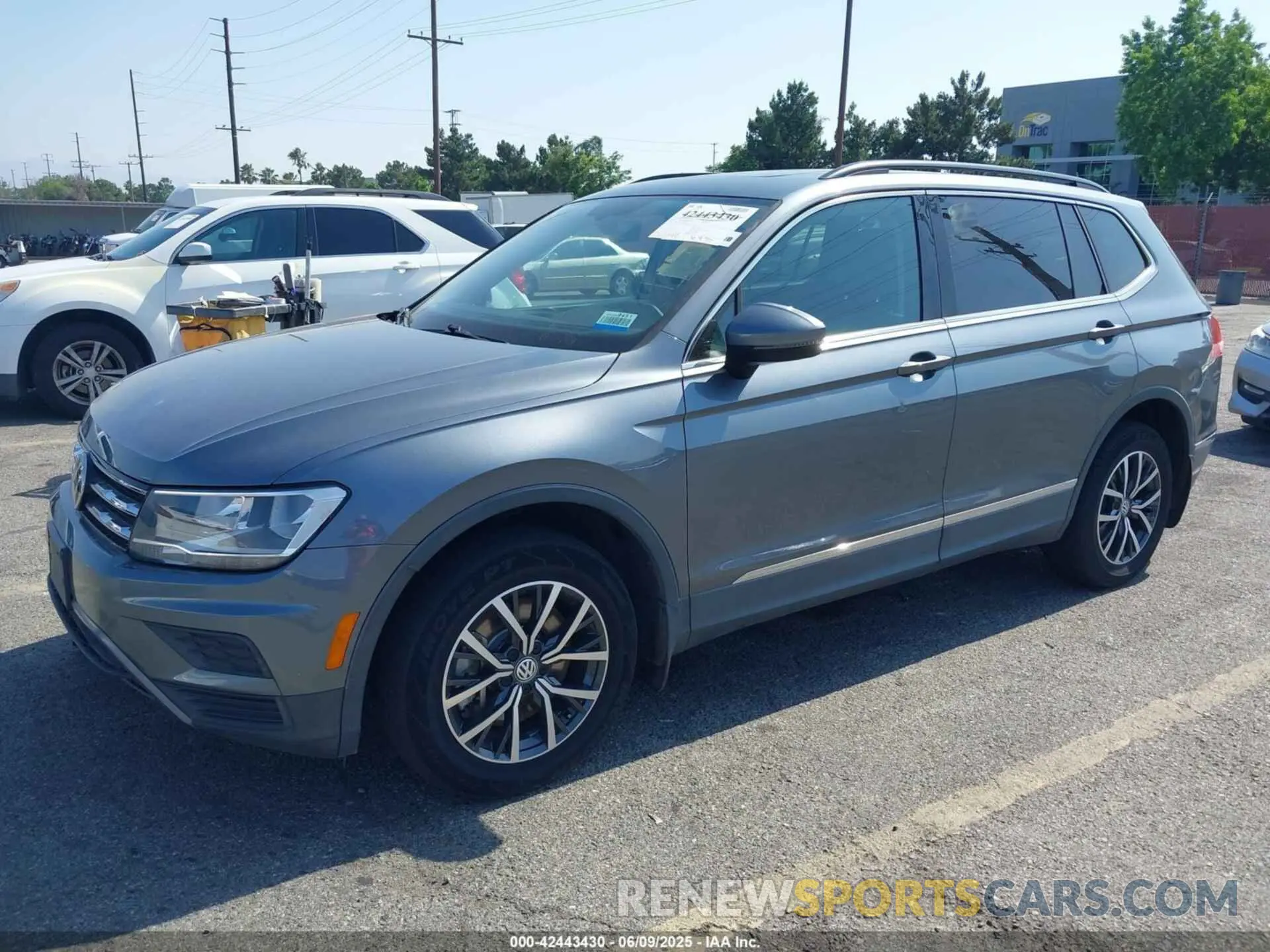 2 Photograph of a damaged car 3VV3B7AX8LM021631 VOLKSWAGEN TIGUAN 2020