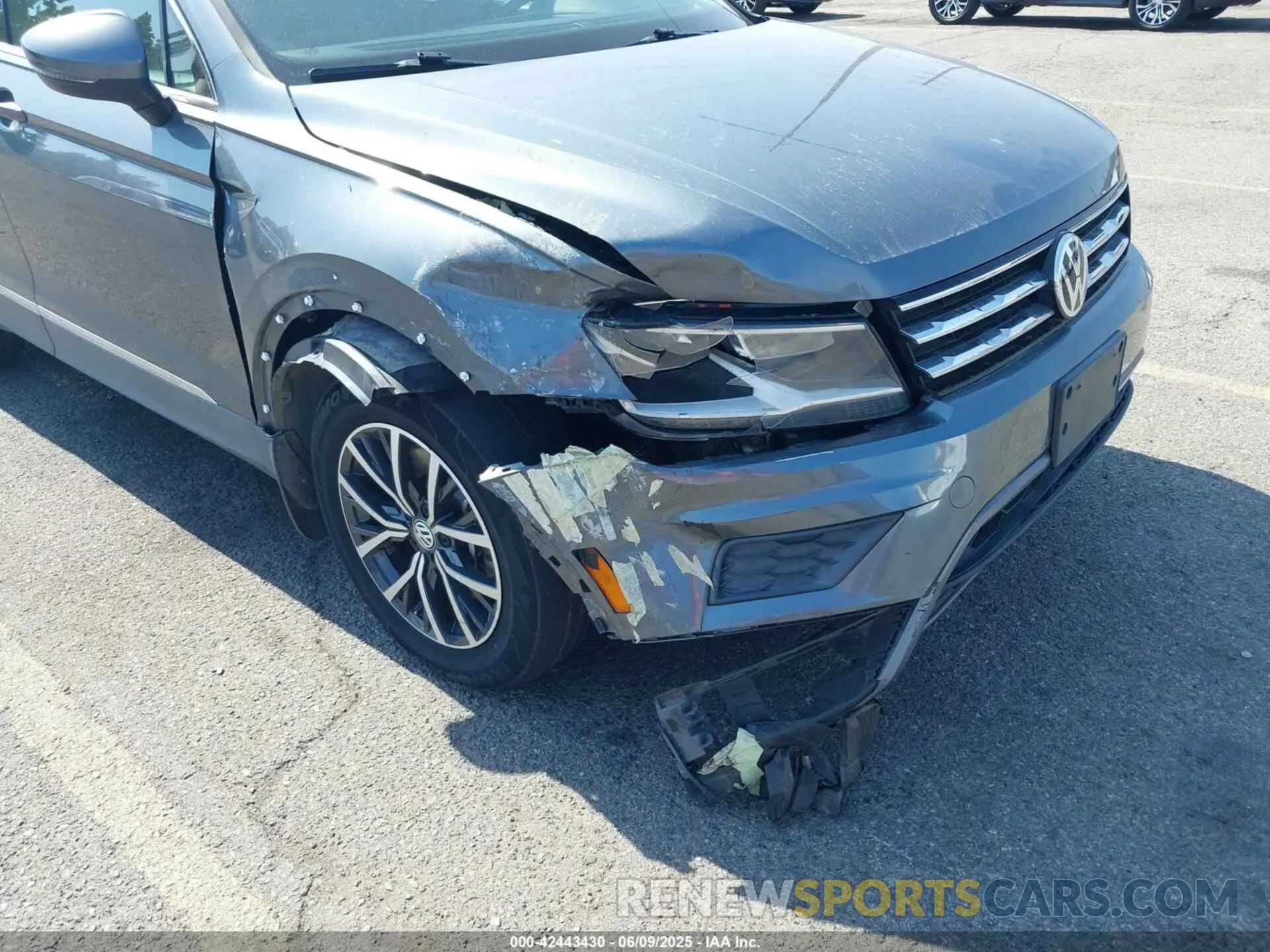 6 Photograph of a damaged car 3VV3B7AX8LM021631 VOLKSWAGEN TIGUAN 2020