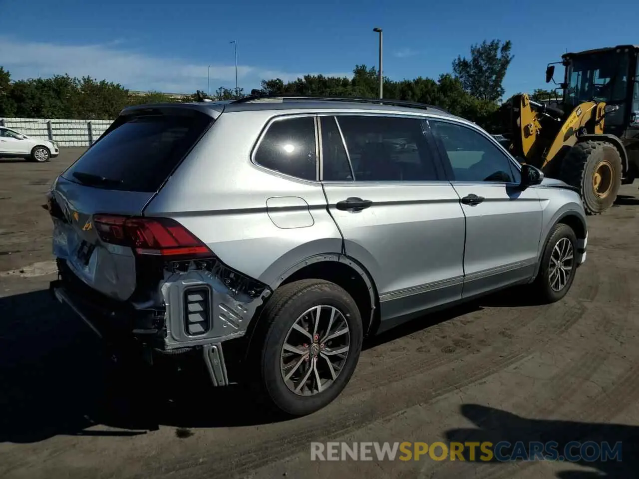 3 Photograph of a damaged car 3VV3B7AX8LM036808 VOLKSWAGEN TIGUAN 2020