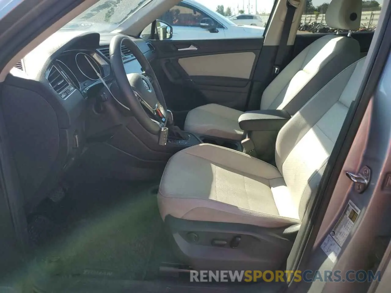 7 Photograph of a damaged car 3VV3B7AX8LM036808 VOLKSWAGEN TIGUAN 2020