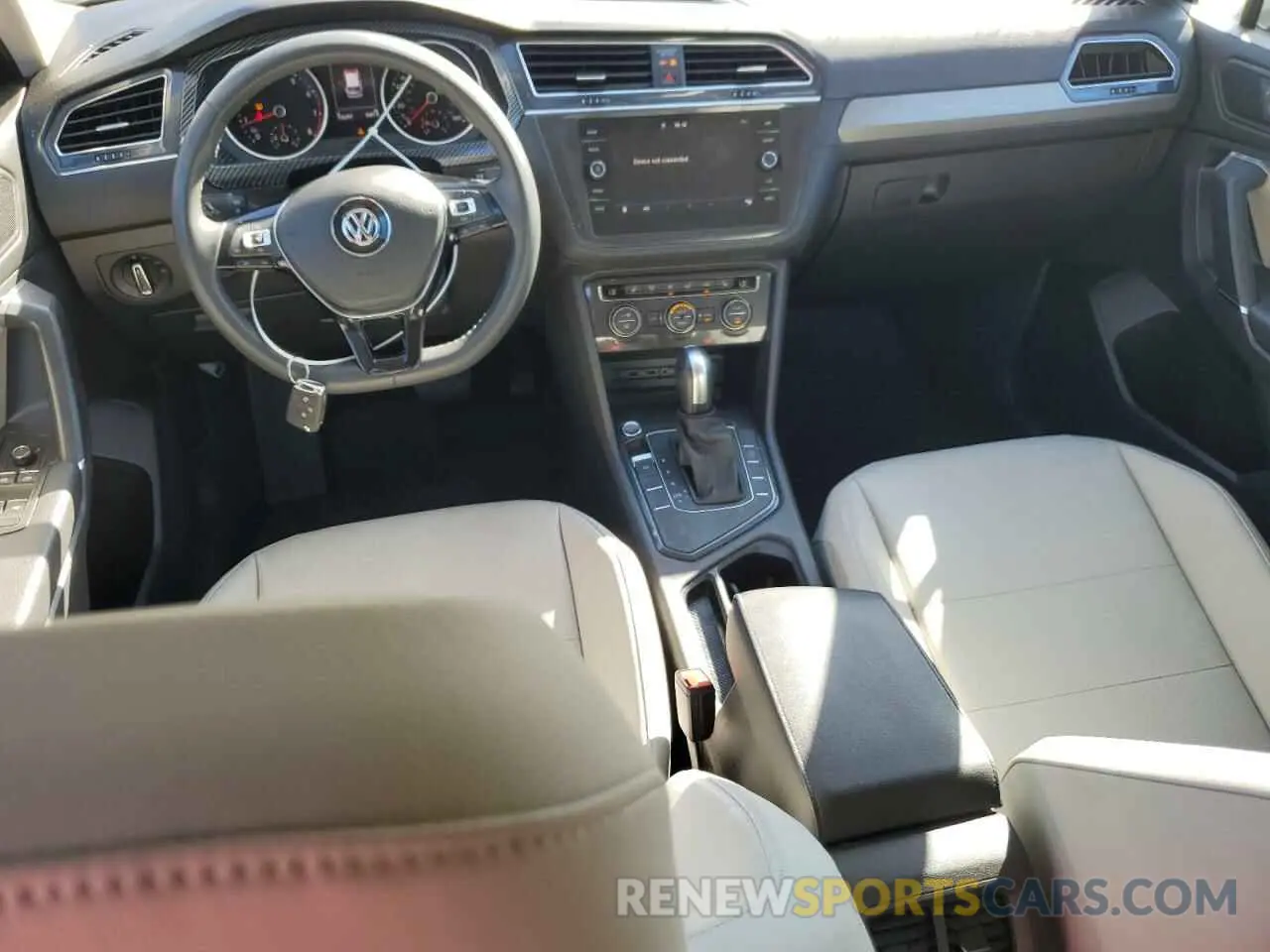 8 Photograph of a damaged car 3VV3B7AX8LM036808 VOLKSWAGEN TIGUAN 2020