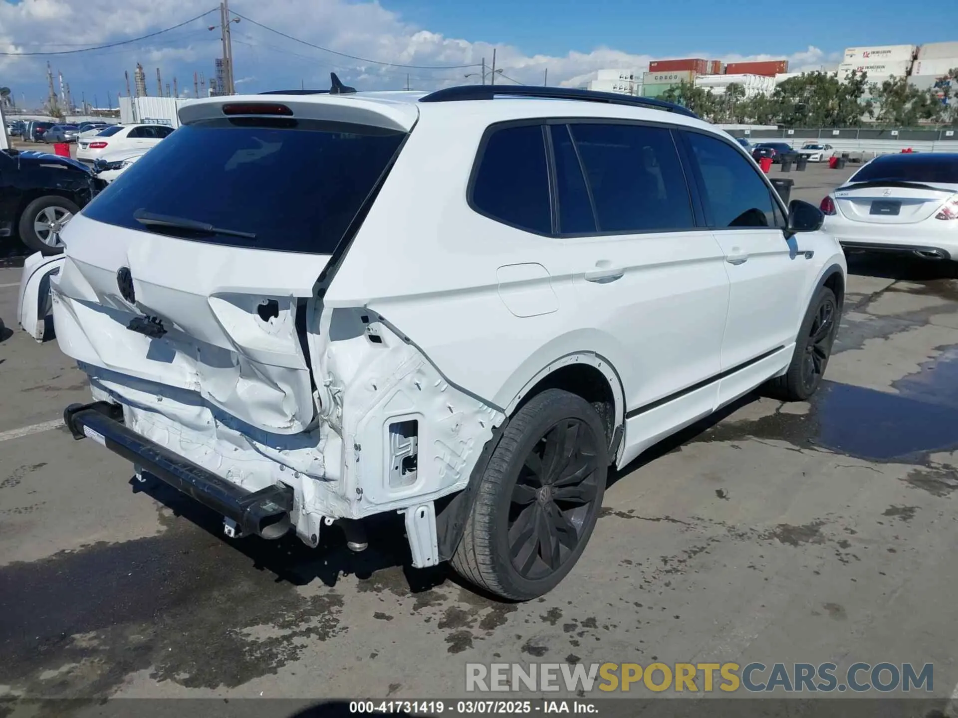 4 Photograph of a damaged car 3VV3B7AX8LM063202 VOLKSWAGEN TIGUAN 2020