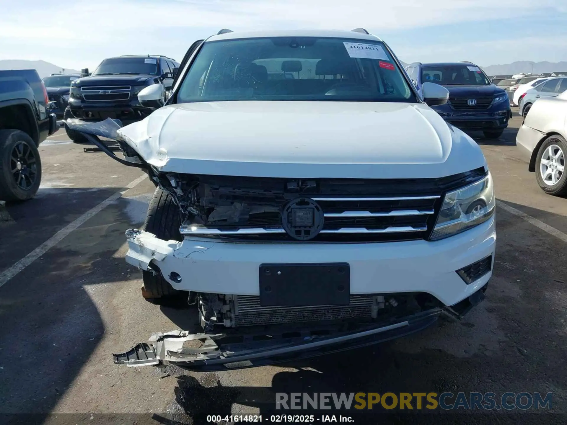 12 Photograph of a damaged car 3VV3B7AX8LM073695 VOLKSWAGEN TIGUAN 2020