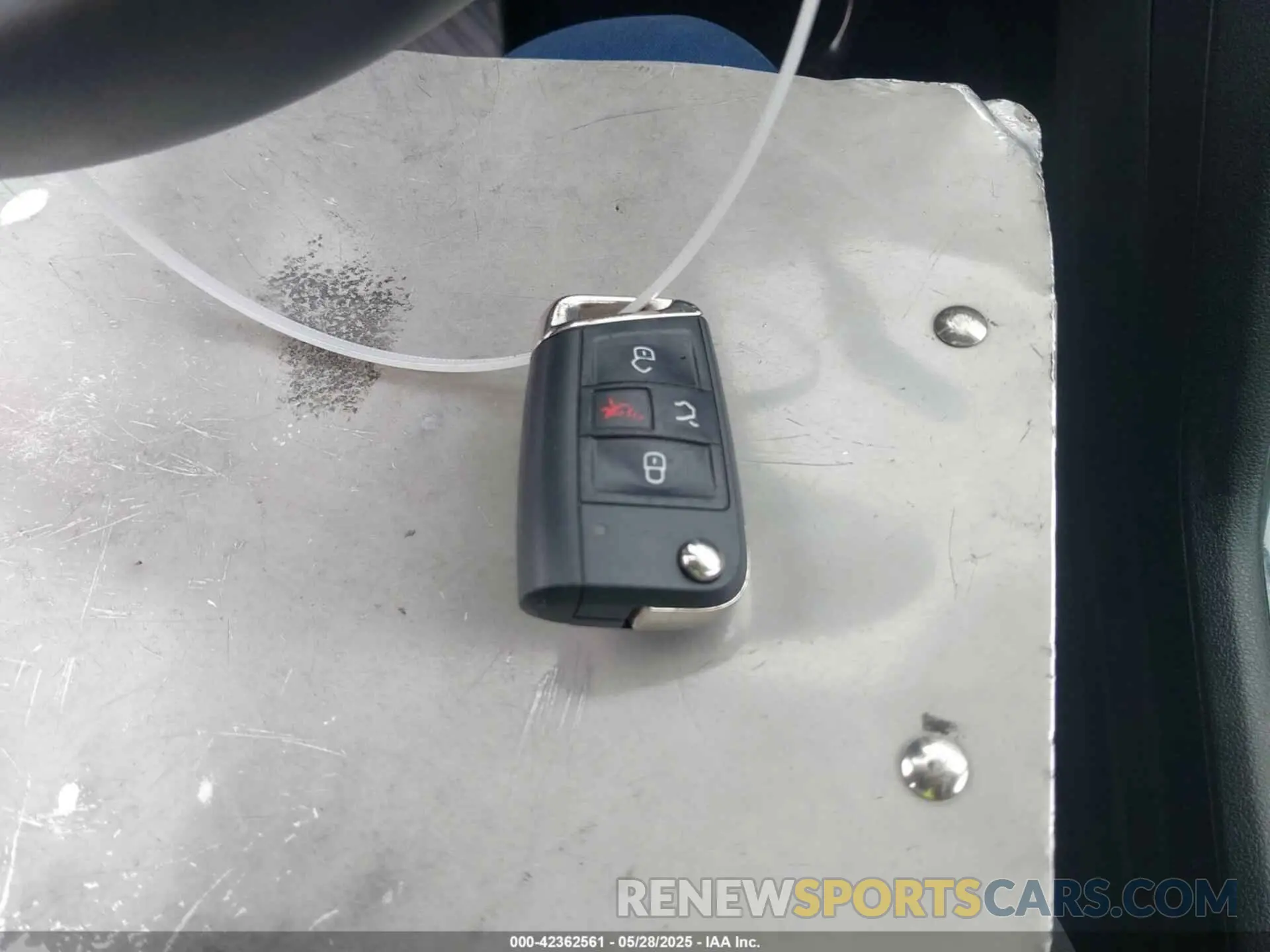 11 Photograph of a damaged car 3VV3B7AX8LM074622 VOLKSWAGEN TIGUAN 2020