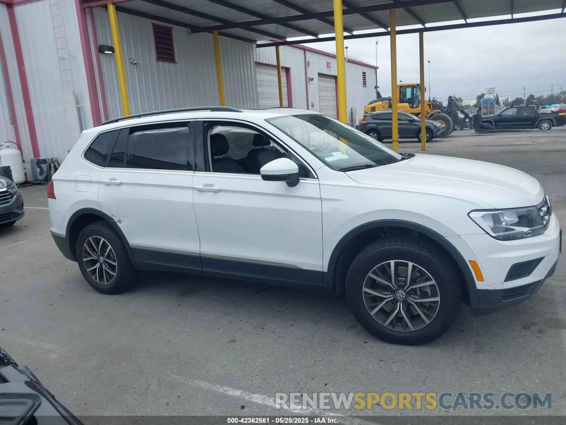 14 Photograph of a damaged car 3VV3B7AX8LM074622 VOLKSWAGEN TIGUAN 2020