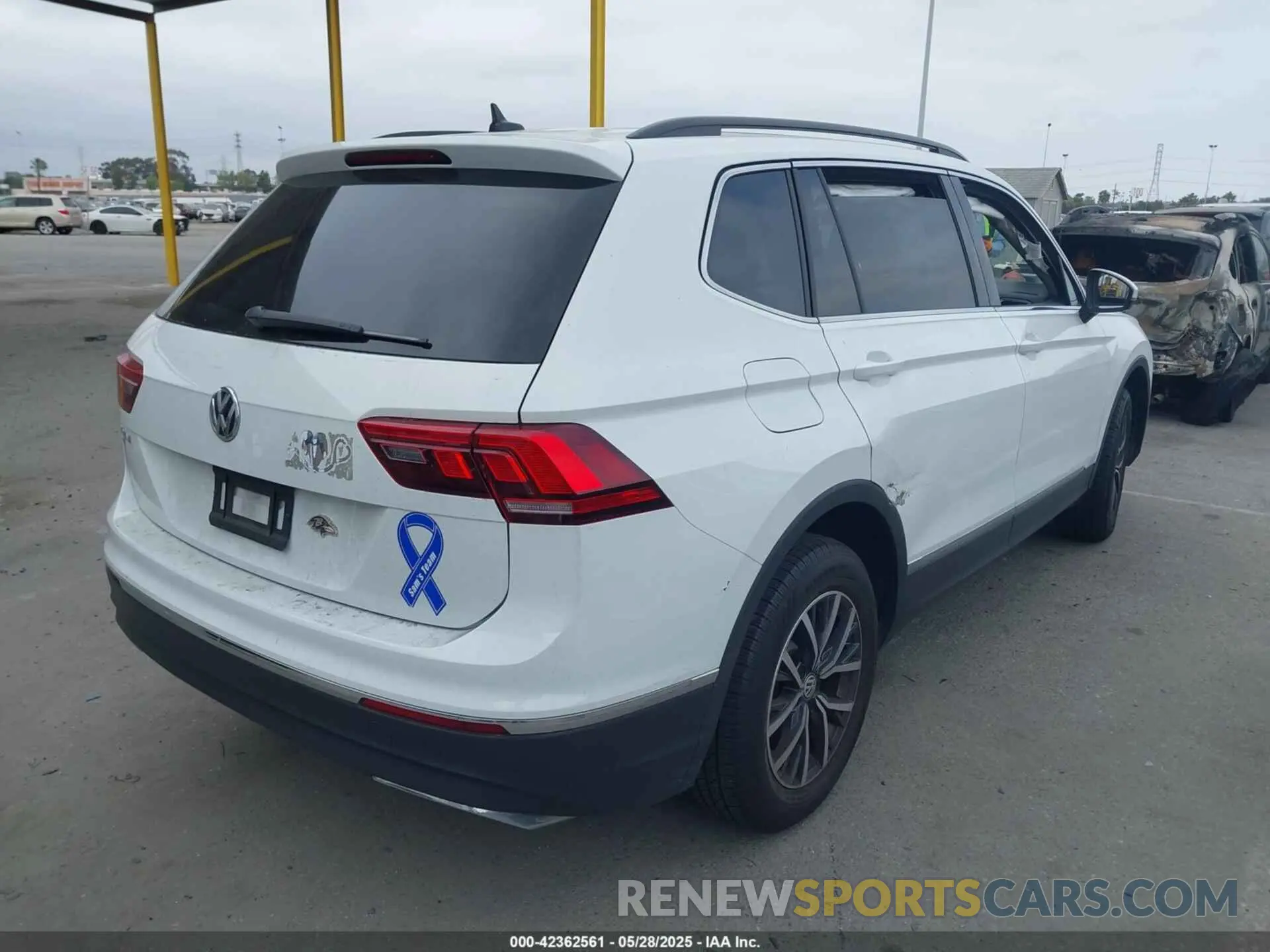 4 Photograph of a damaged car 3VV3B7AX8LM074622 VOLKSWAGEN TIGUAN 2020