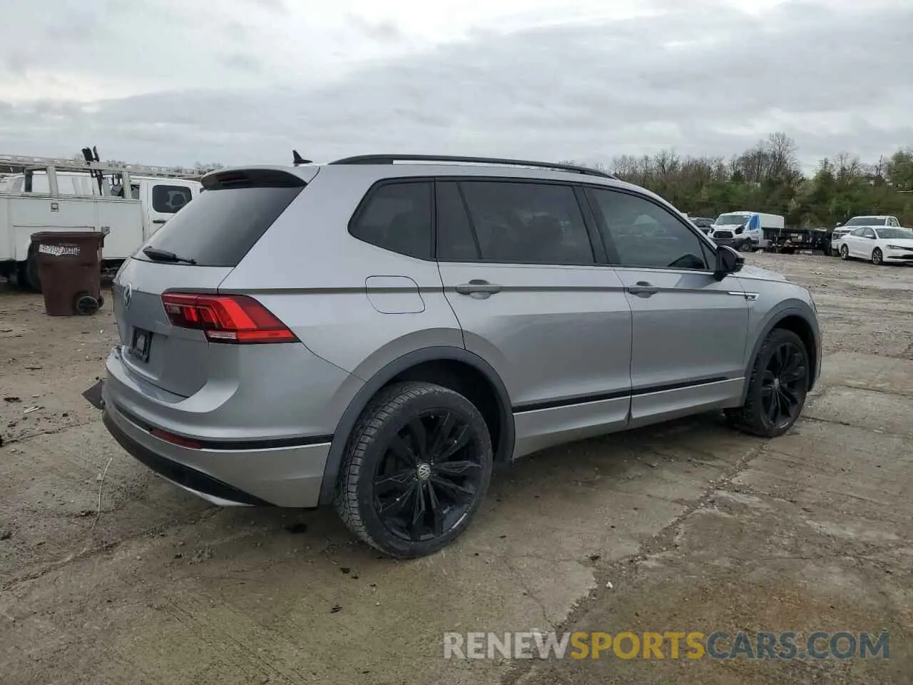 3 Photograph of a damaged car 3VV3B7AX8LM118697 VOLKSWAGEN TIGUAN 2020