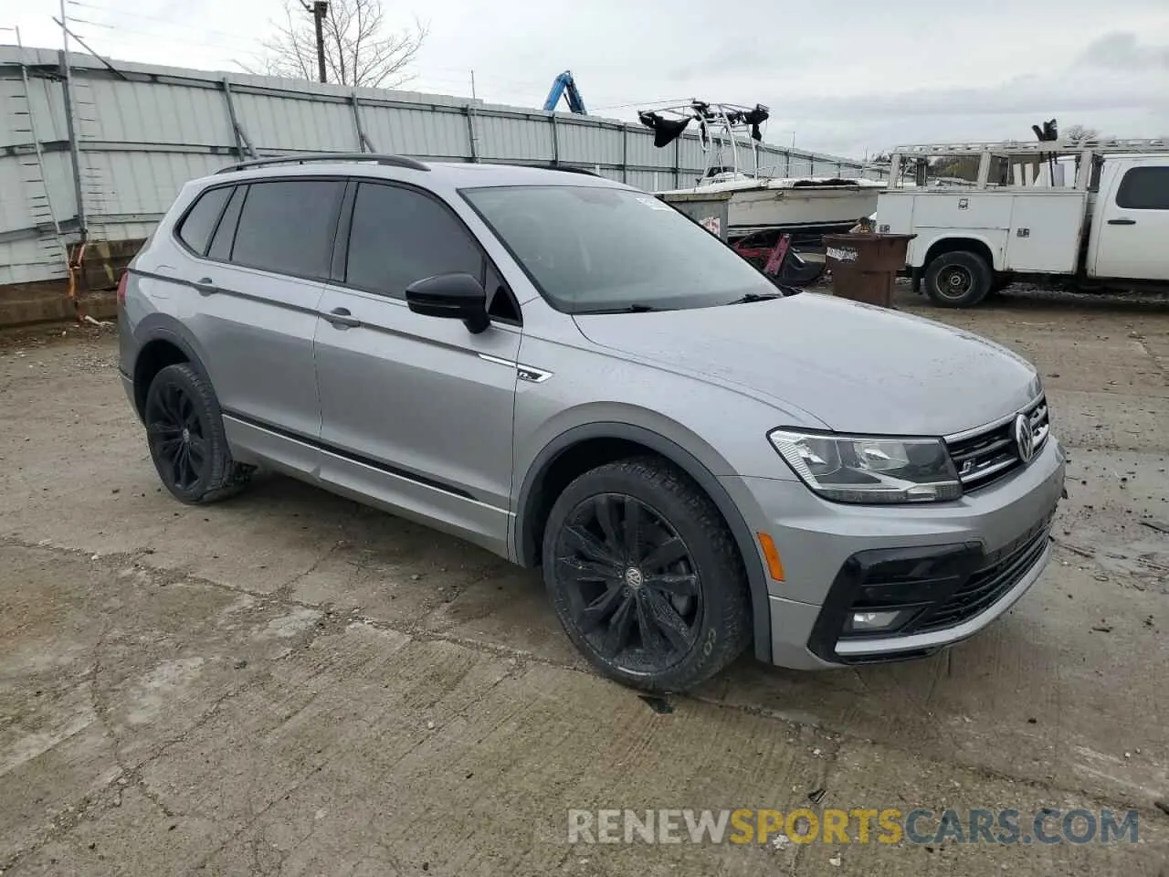 4 Photograph of a damaged car 3VV3B7AX8LM118697 VOLKSWAGEN TIGUAN 2020
