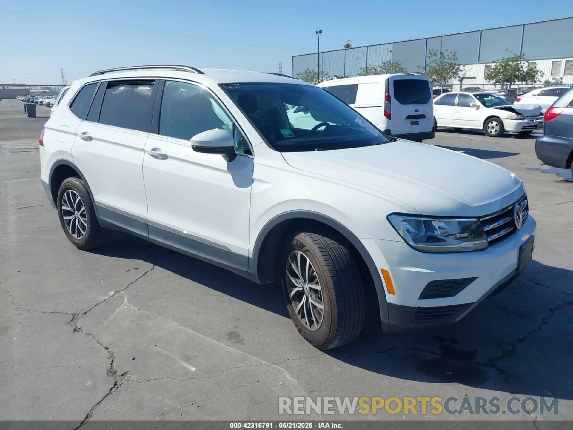 1 Photograph of a damaged car 3VV3B7AX8LM120160 VOLKSWAGEN TIGUAN 2020