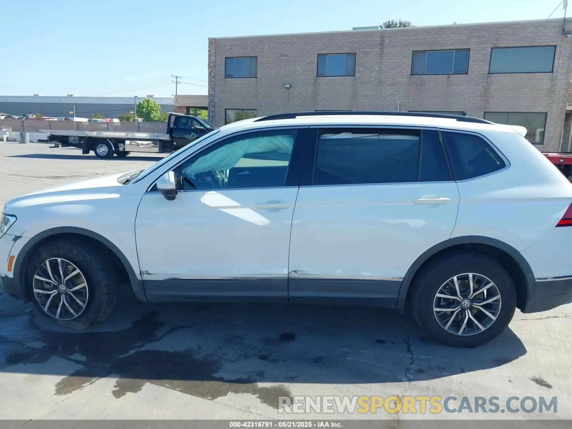 13 Photograph of a damaged car 3VV3B7AX8LM120160 VOLKSWAGEN TIGUAN 2020