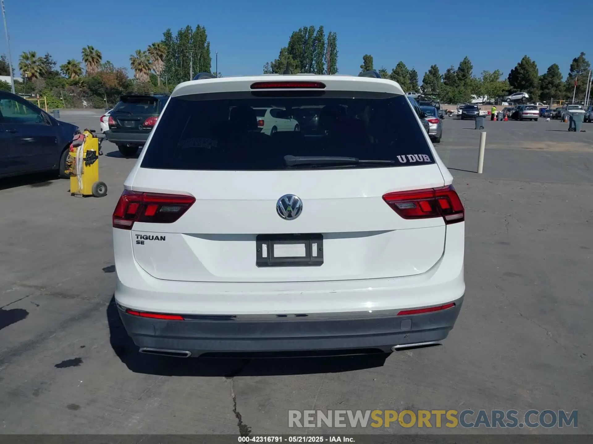 15 Photograph of a damaged car 3VV3B7AX8LM120160 VOLKSWAGEN TIGUAN 2020