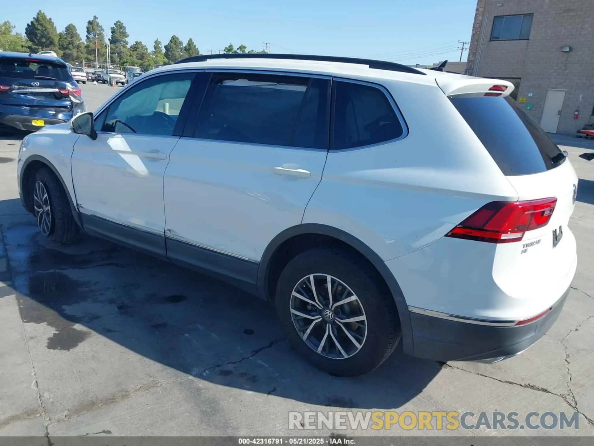 3 Photograph of a damaged car 3VV3B7AX8LM120160 VOLKSWAGEN TIGUAN 2020
