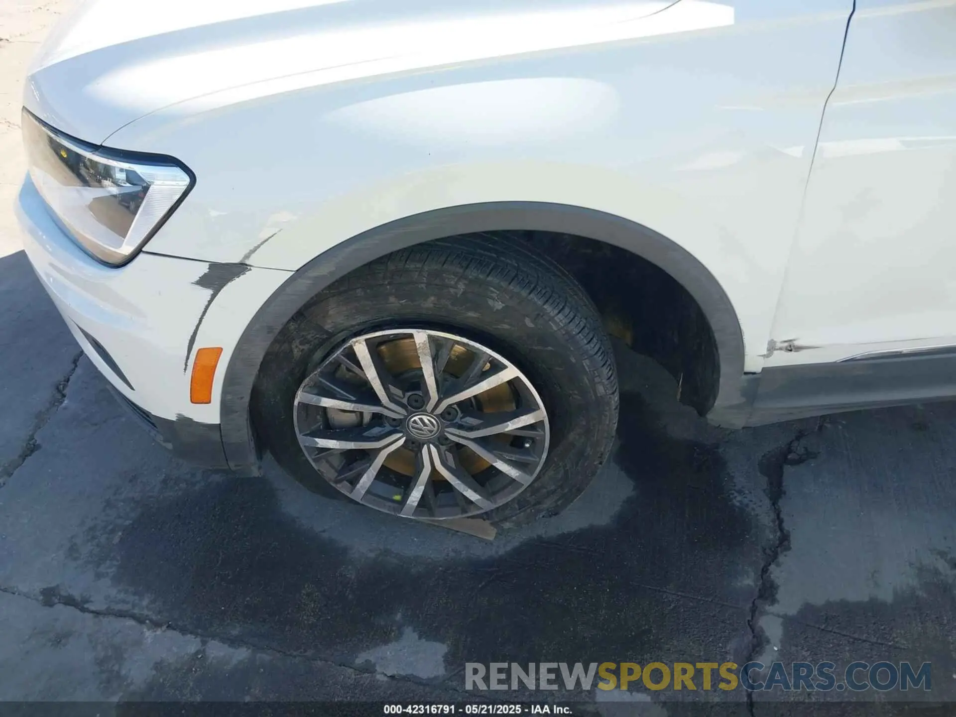 6 Photograph of a damaged car 3VV3B7AX8LM120160 VOLKSWAGEN TIGUAN 2020