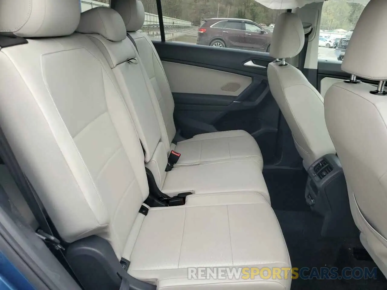 11 Photograph of a damaged car 3VV3B7AX8LM143437 VOLKSWAGEN TIGUAN 2020