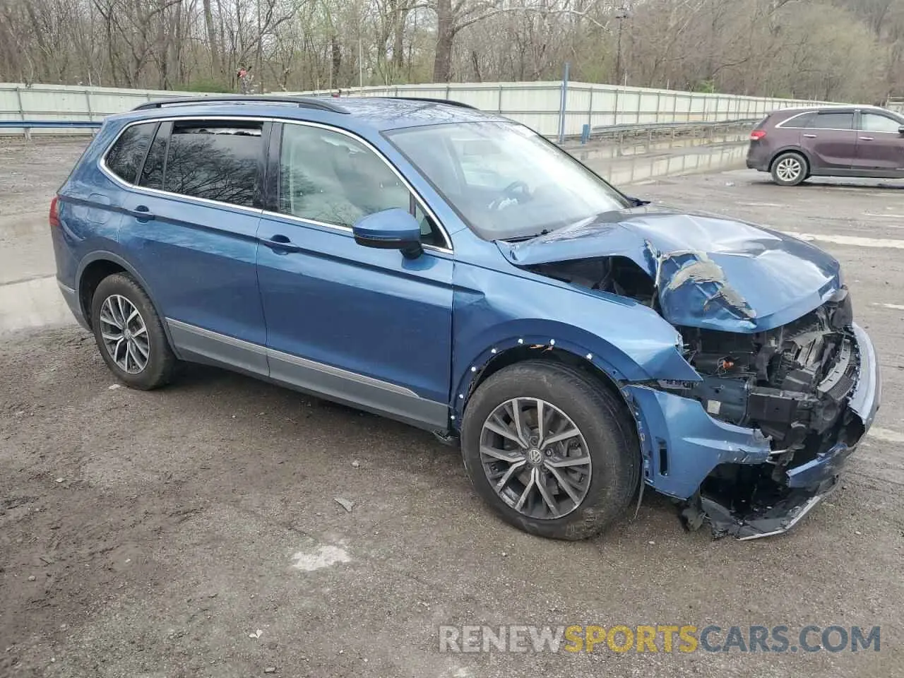 4 Photograph of a damaged car 3VV3B7AX8LM143437 VOLKSWAGEN TIGUAN 2020
