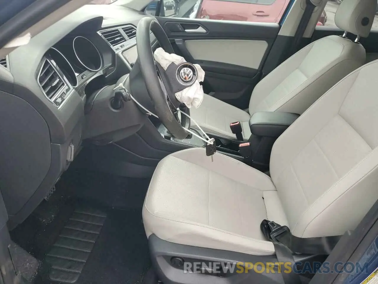 7 Photograph of a damaged car 3VV3B7AX8LM143437 VOLKSWAGEN TIGUAN 2020