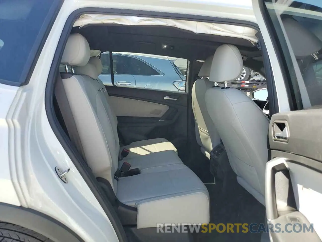 11 Photograph of a damaged car 3VV3B7AX8LM177572 VOLKSWAGEN TIGUAN 2020