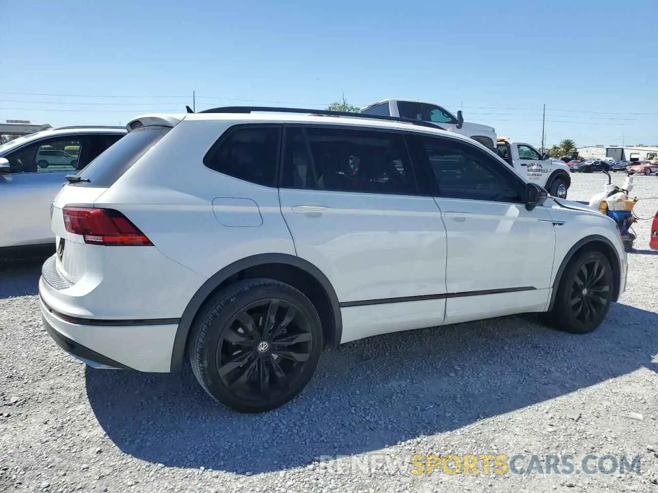 3 Photograph of a damaged car 3VV3B7AX8LM177572 VOLKSWAGEN TIGUAN 2020